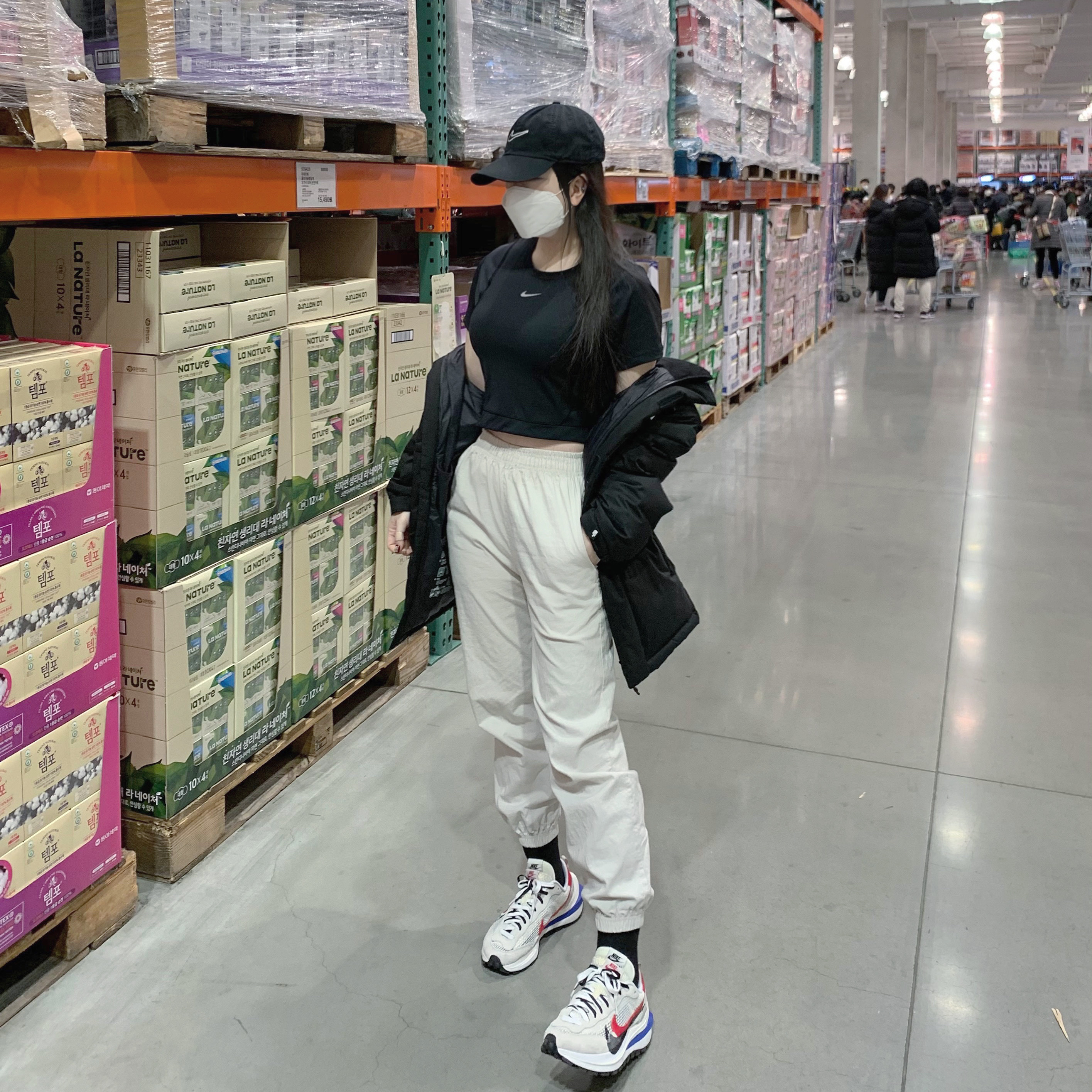 Nike x Sacai VaporWaffle Royal Fuchsia 착용 스타일