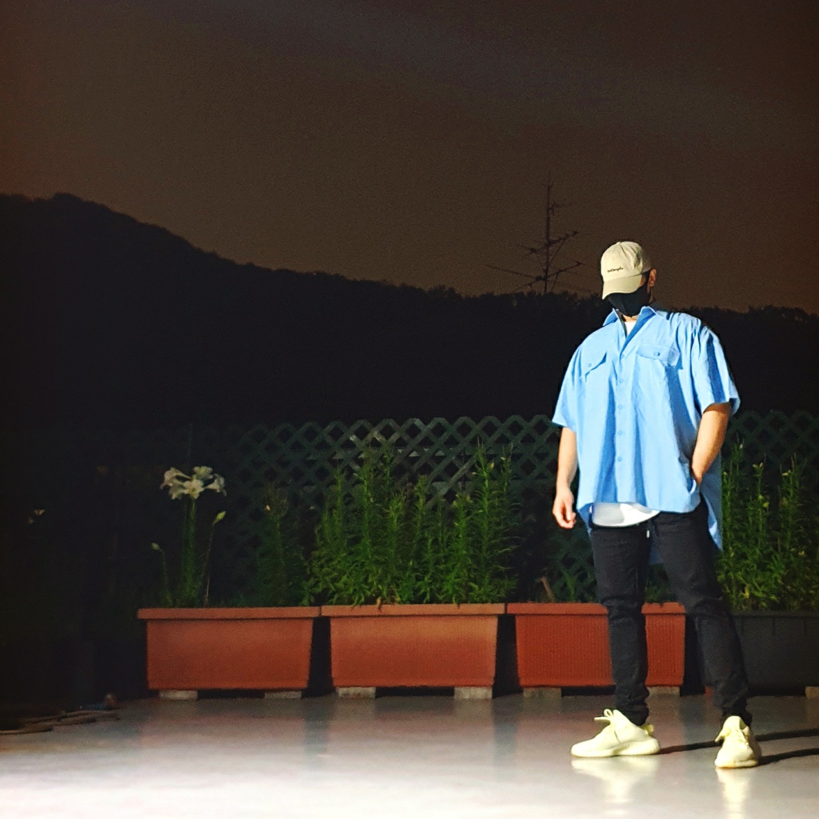 Adidas Yeezy Boost 350 V2 Butter 착용 스타일 - 1