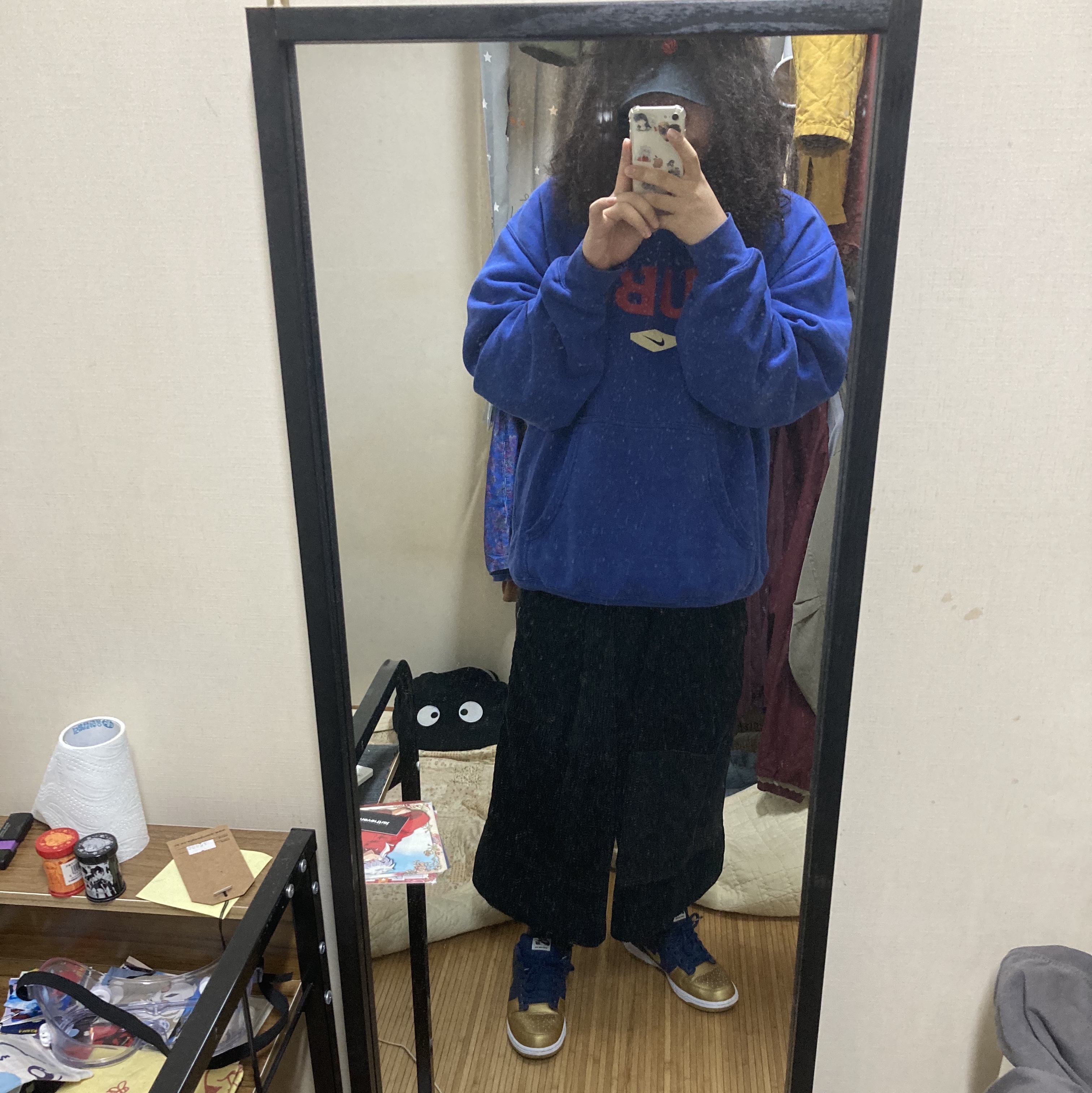 Nike x Supreme SB Dunk Low Jewel Swoosh Gold 착용 스타일