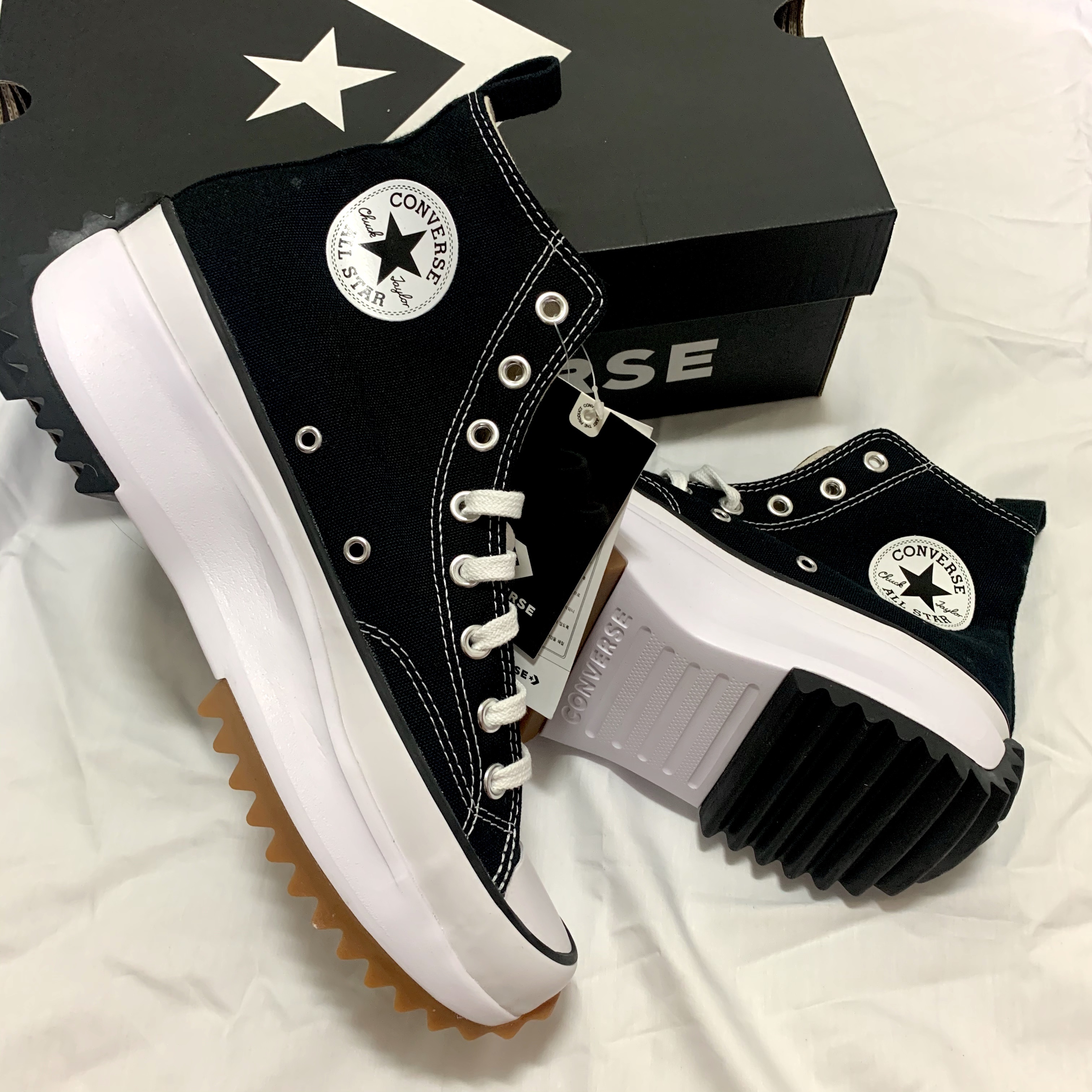 Converse Run Star Hike Hi Black White Gum 착용 스타일