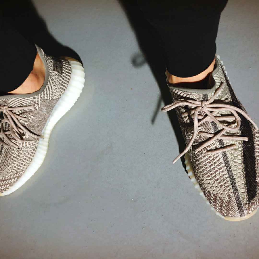 Adidas Yeezy Boost 350 V2 Zyon 착용 스타일 - 4