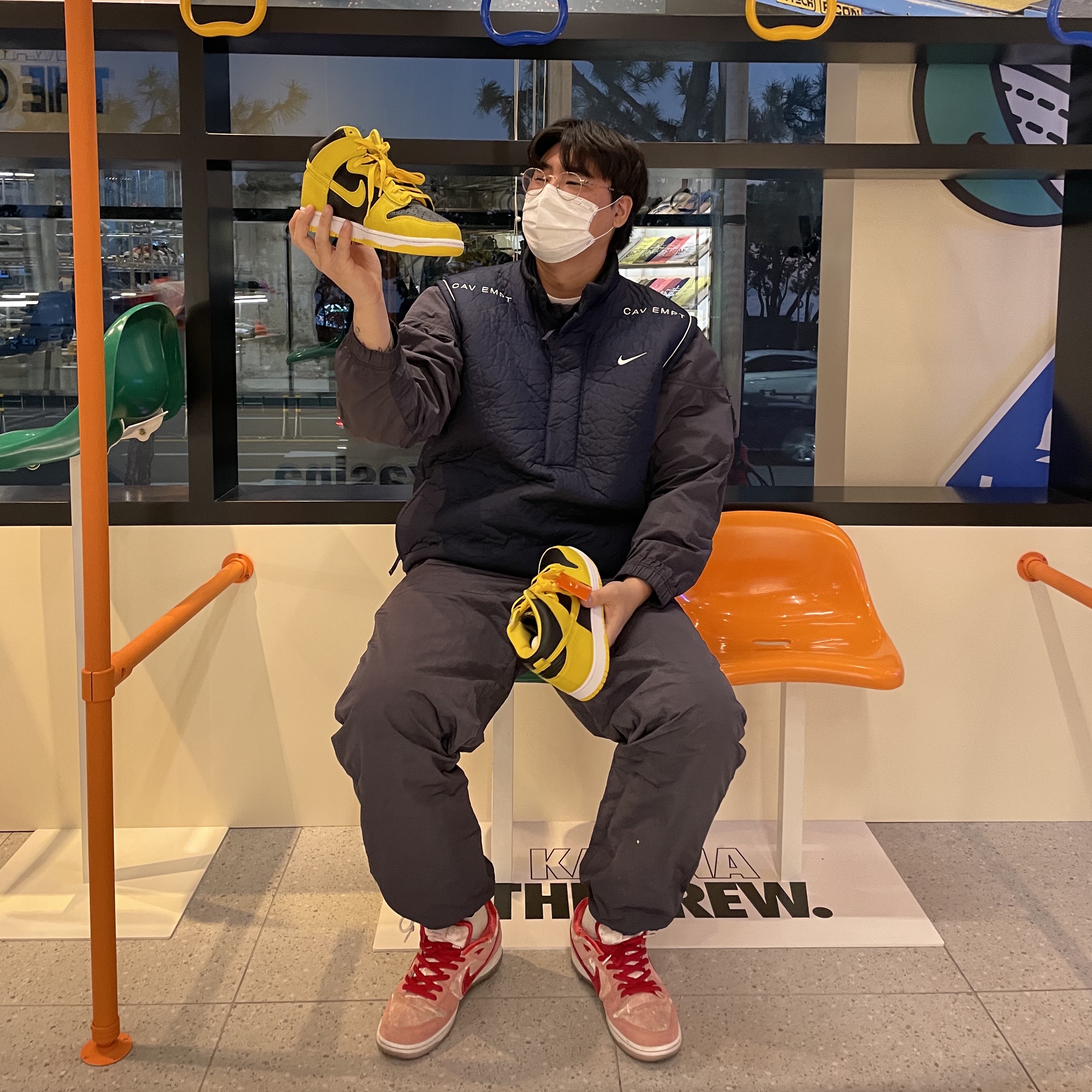 Nike x StrangeLove SB Dunk Low Pink (Regular Box), Nike Dunk High SP Varsity Maize 착용 스타일