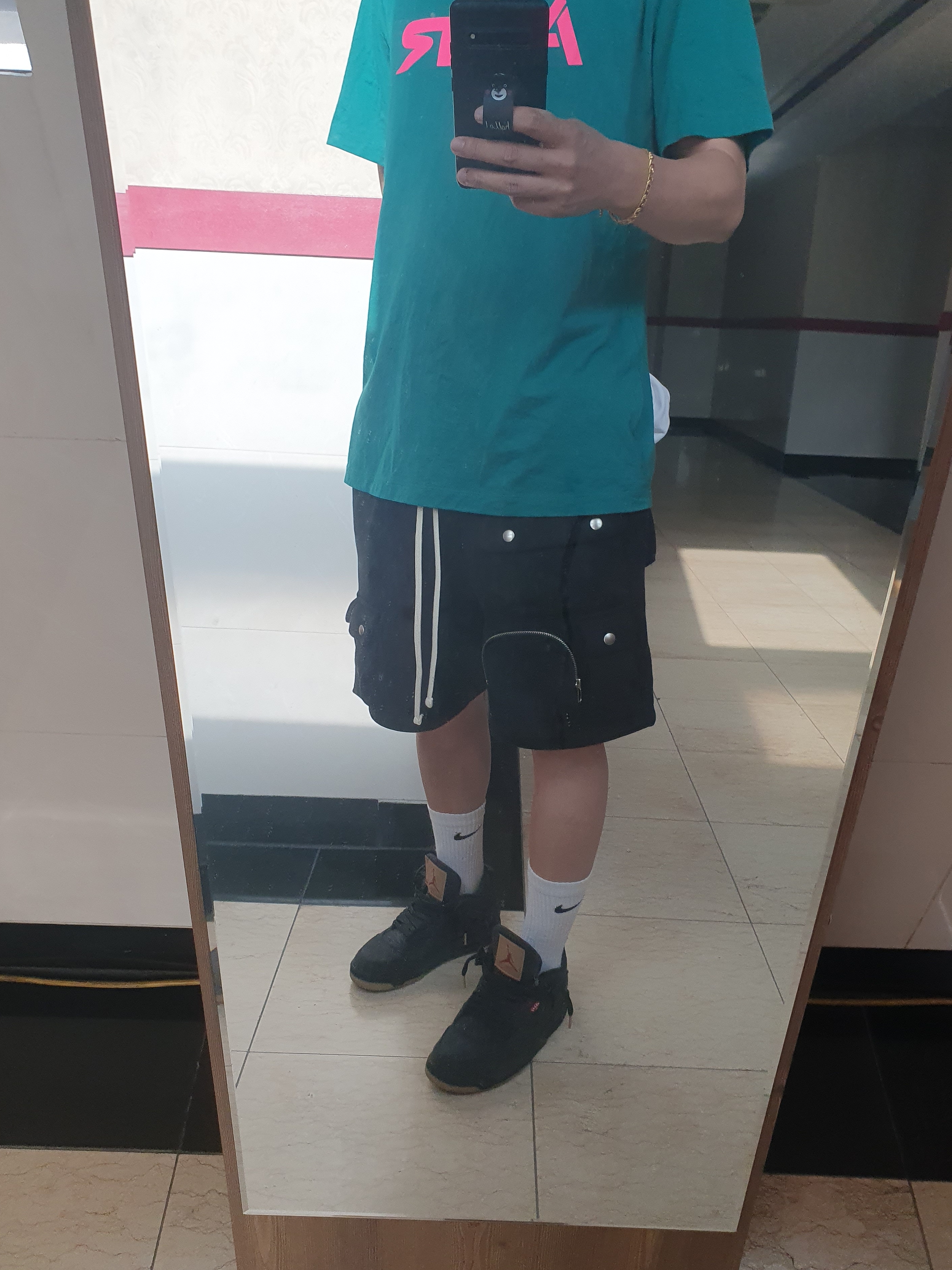 Jordan 4 x Levi's Retro Black Denim (Levi's Tag) 착용 스타일