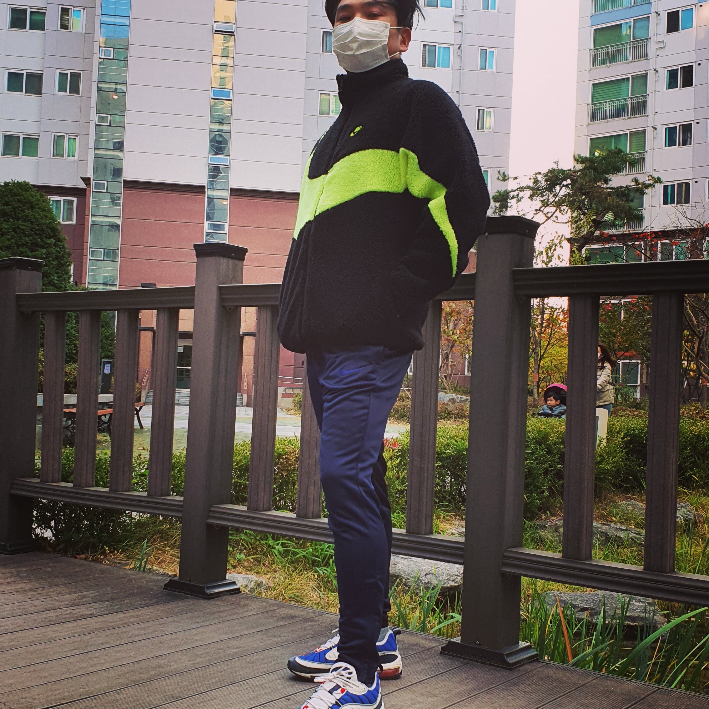 Nike Air Max 98 Gundam 2018, Nike Big Swoosh Full Zip Jacket Black Volt 착용 스타일