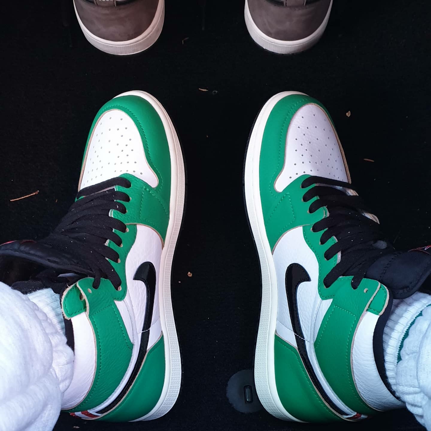 (W) Jordan 1 Retro High OG Lucky Green 착용 스타일 - 2