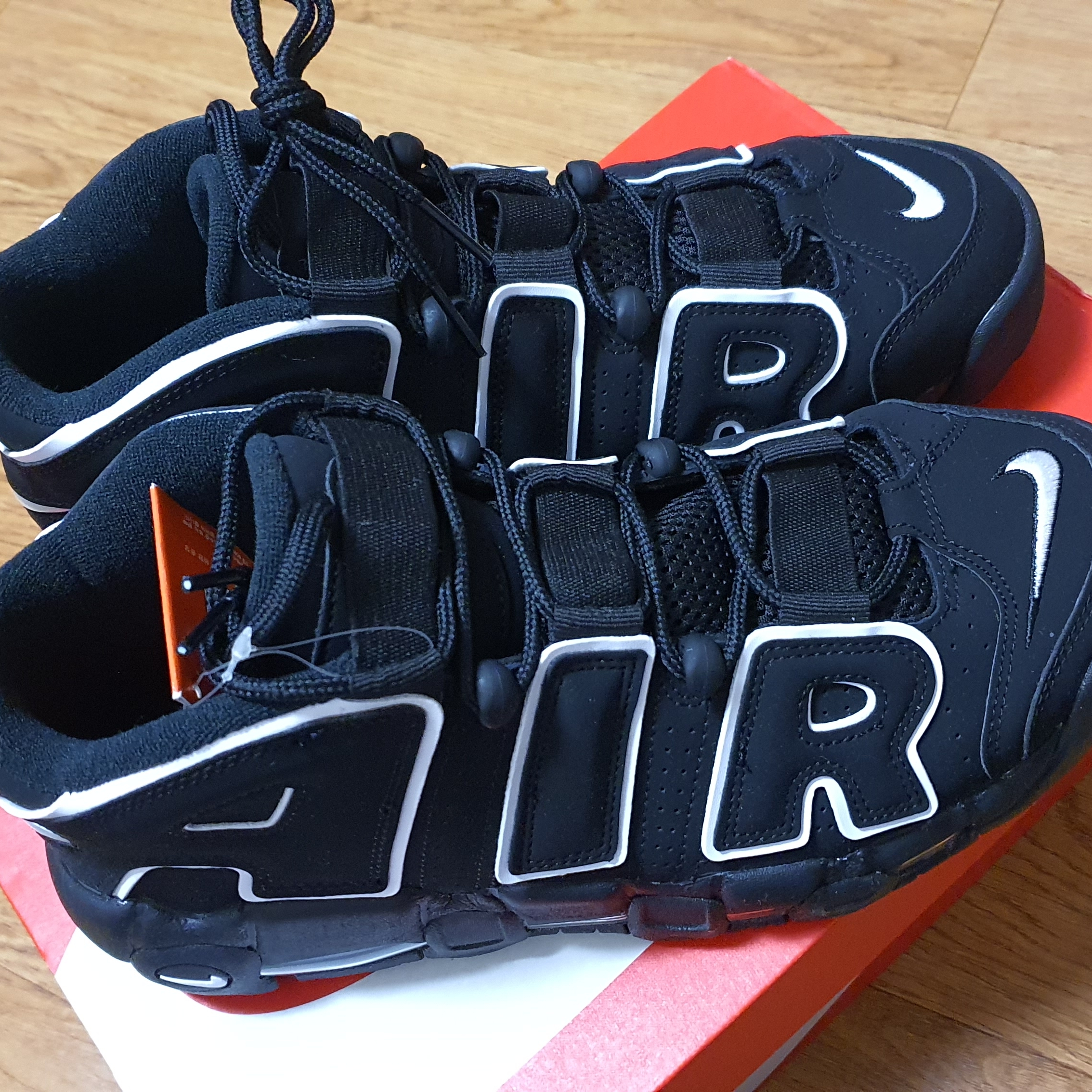 Nike Air More Uptempo Black White 2020 착용 스타일