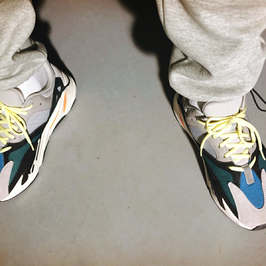 Adidas Yeezy Boost 700 Wave Runner Solid Grey 2017/2019 착용 스타일 - 4