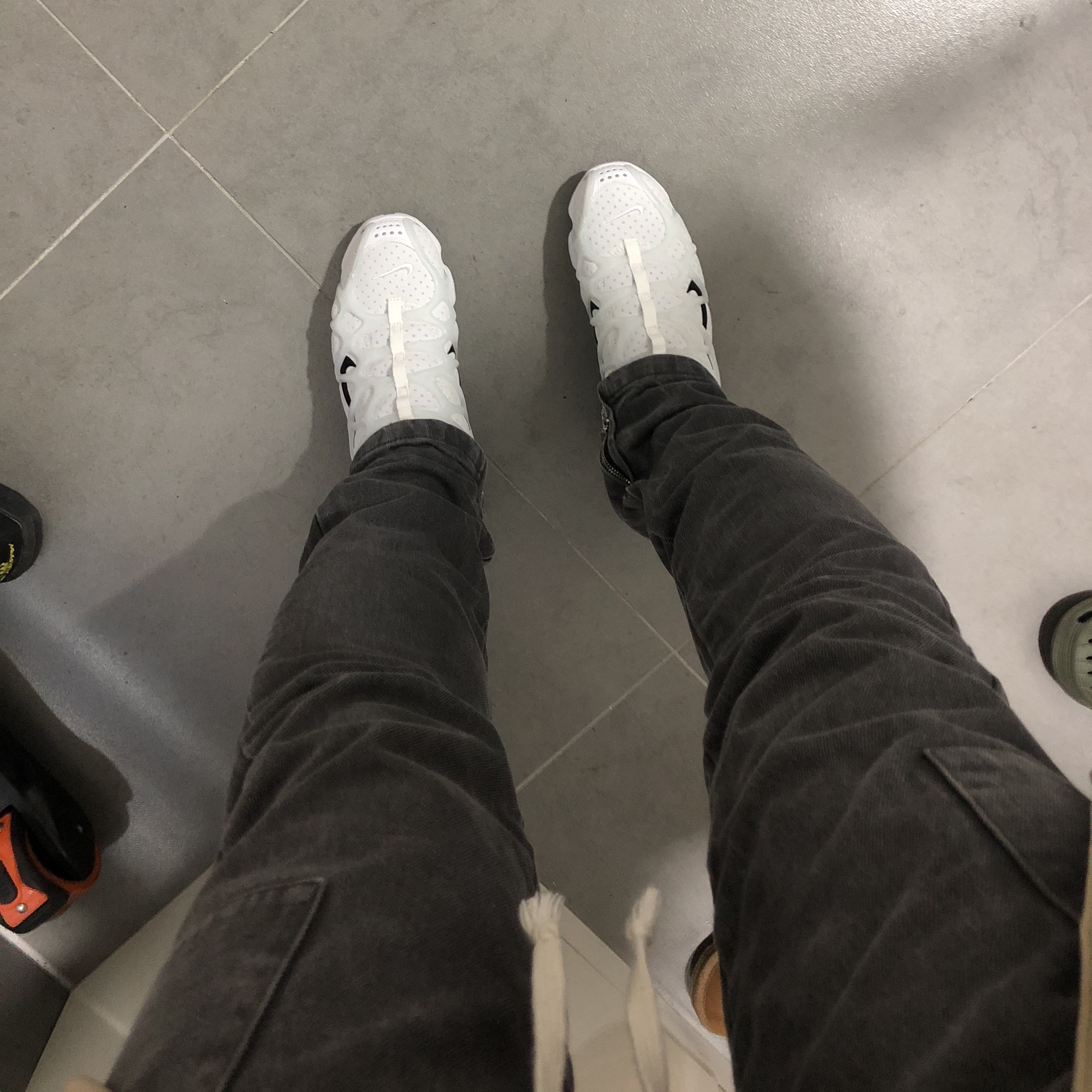 Nike x Stussy Air Zoom Spiridon Kukini White 착용 스타일 - 3