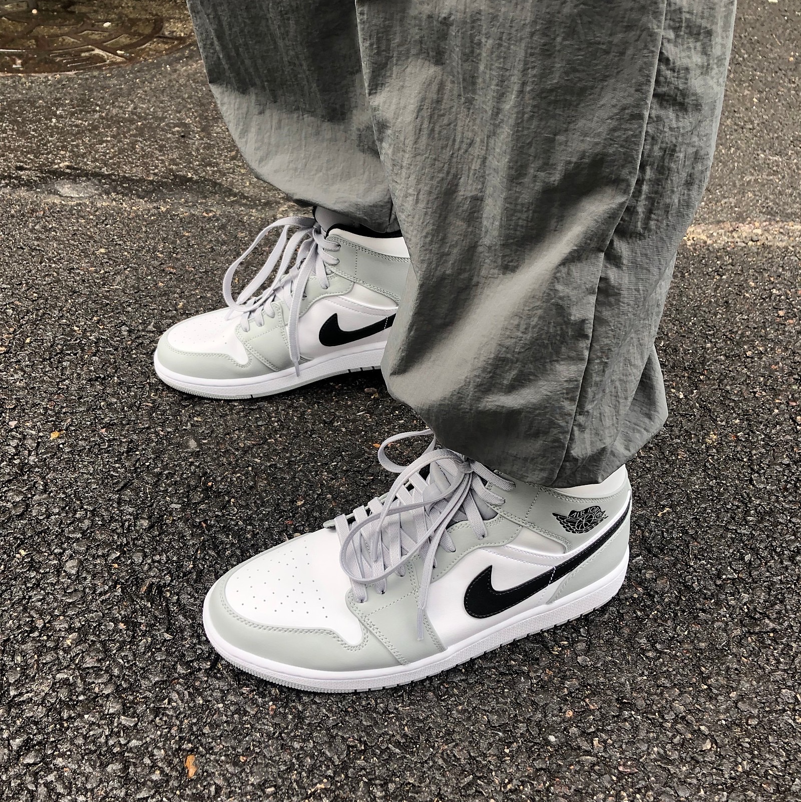 Jordan 1 Mid Light Smoke Grey 착용 스타일 - 1