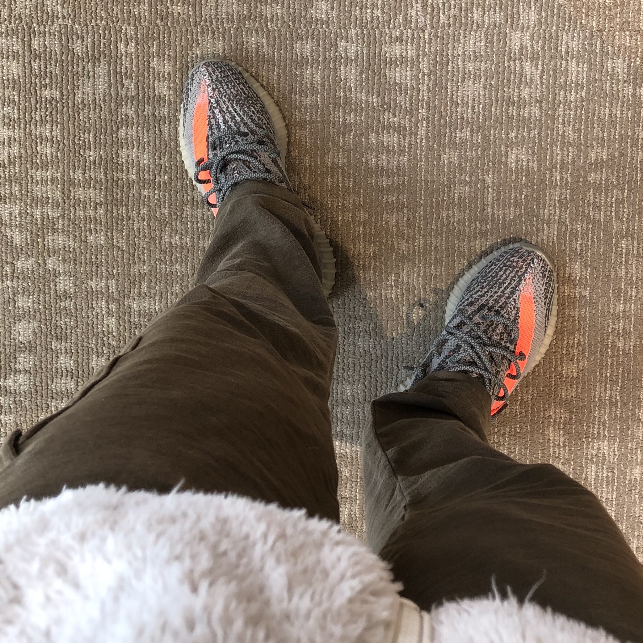 Adidas Yeezy Boost 350 V2 Beluga 착용 스타일