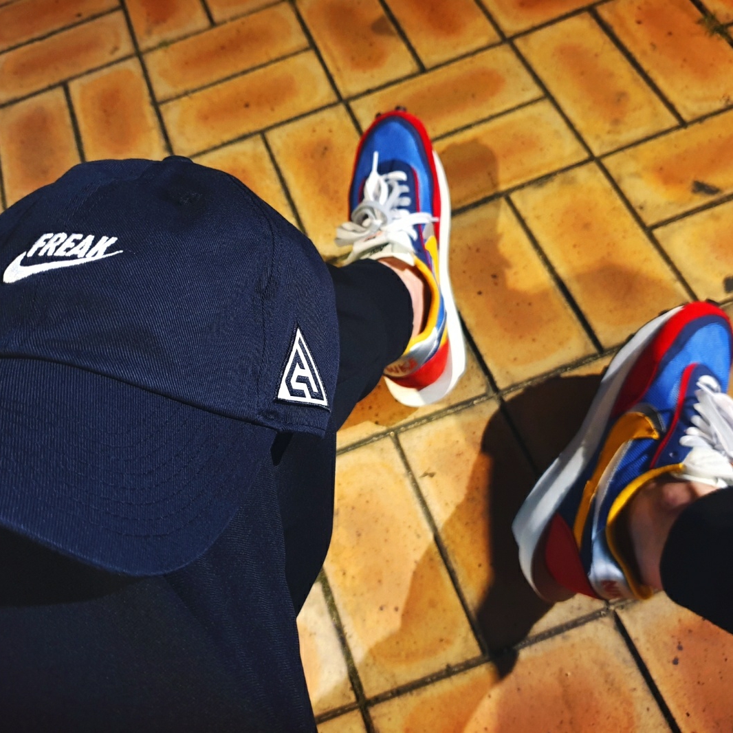 Nike x Sacai LDWaffle Blue Multi 착용 스타일 - 5