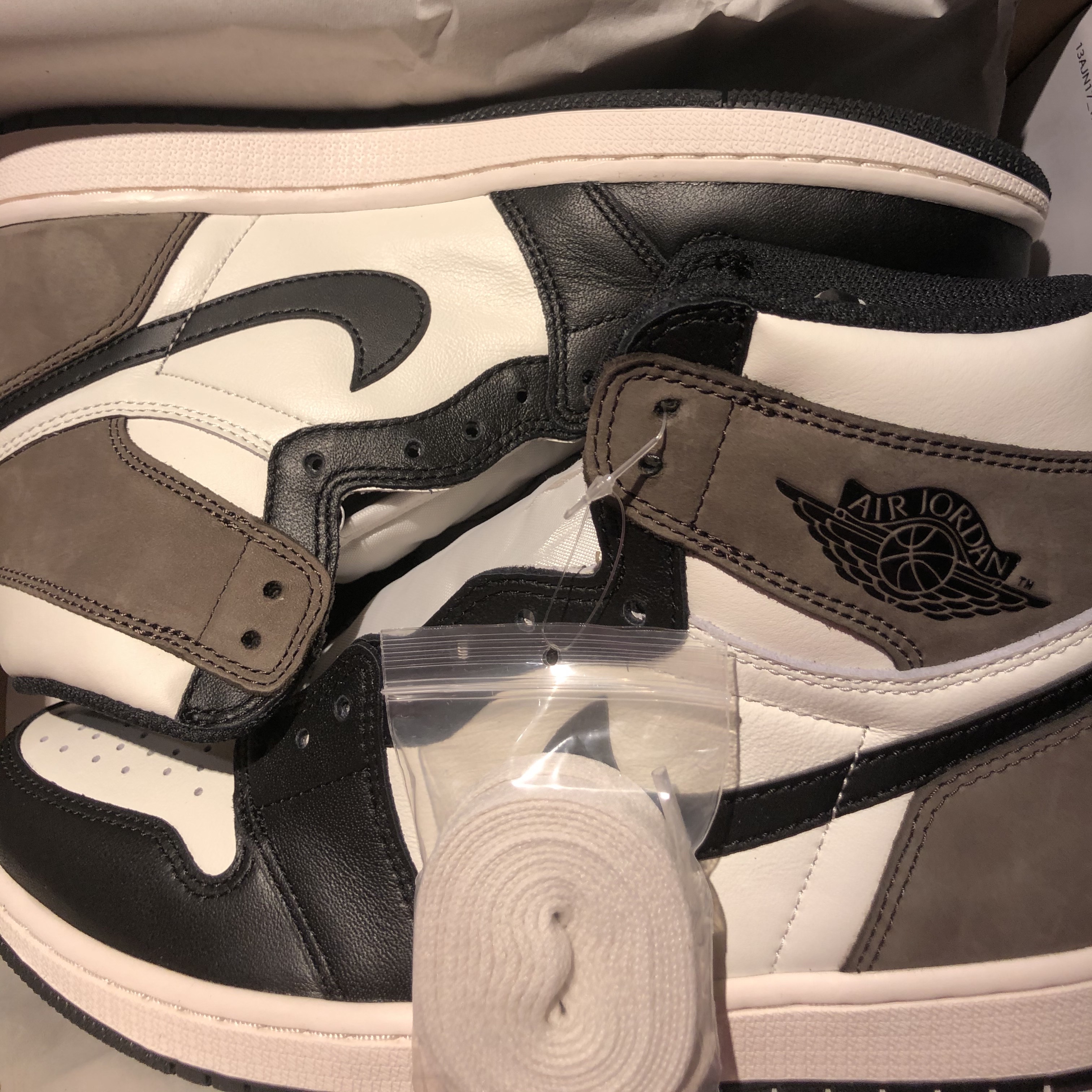 Jordan 1 Retro High OG Black Mocha 착용 스타일