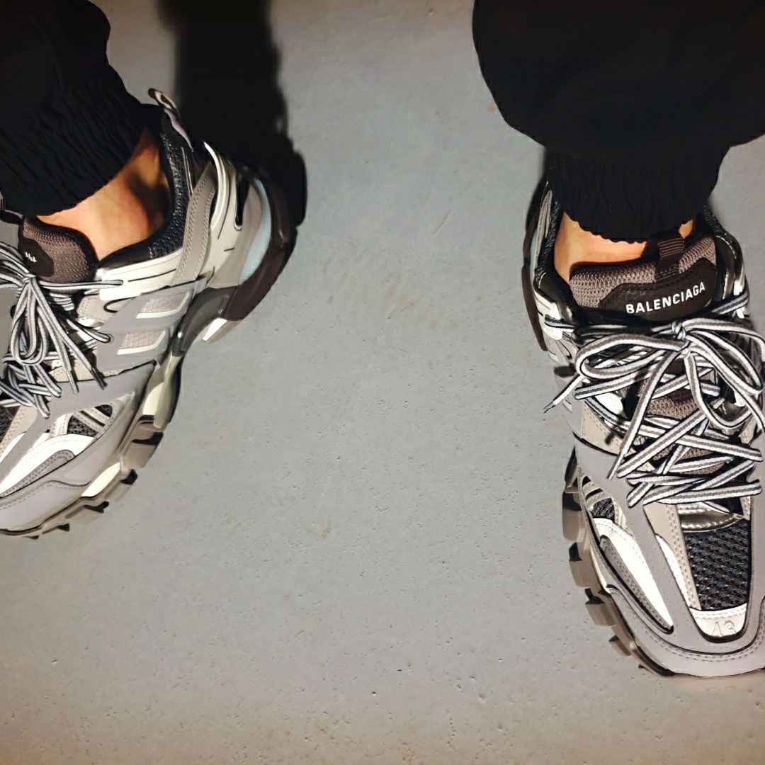 Balenciaga Track Sneakers Grey White 2019 착용 스타일 - 4