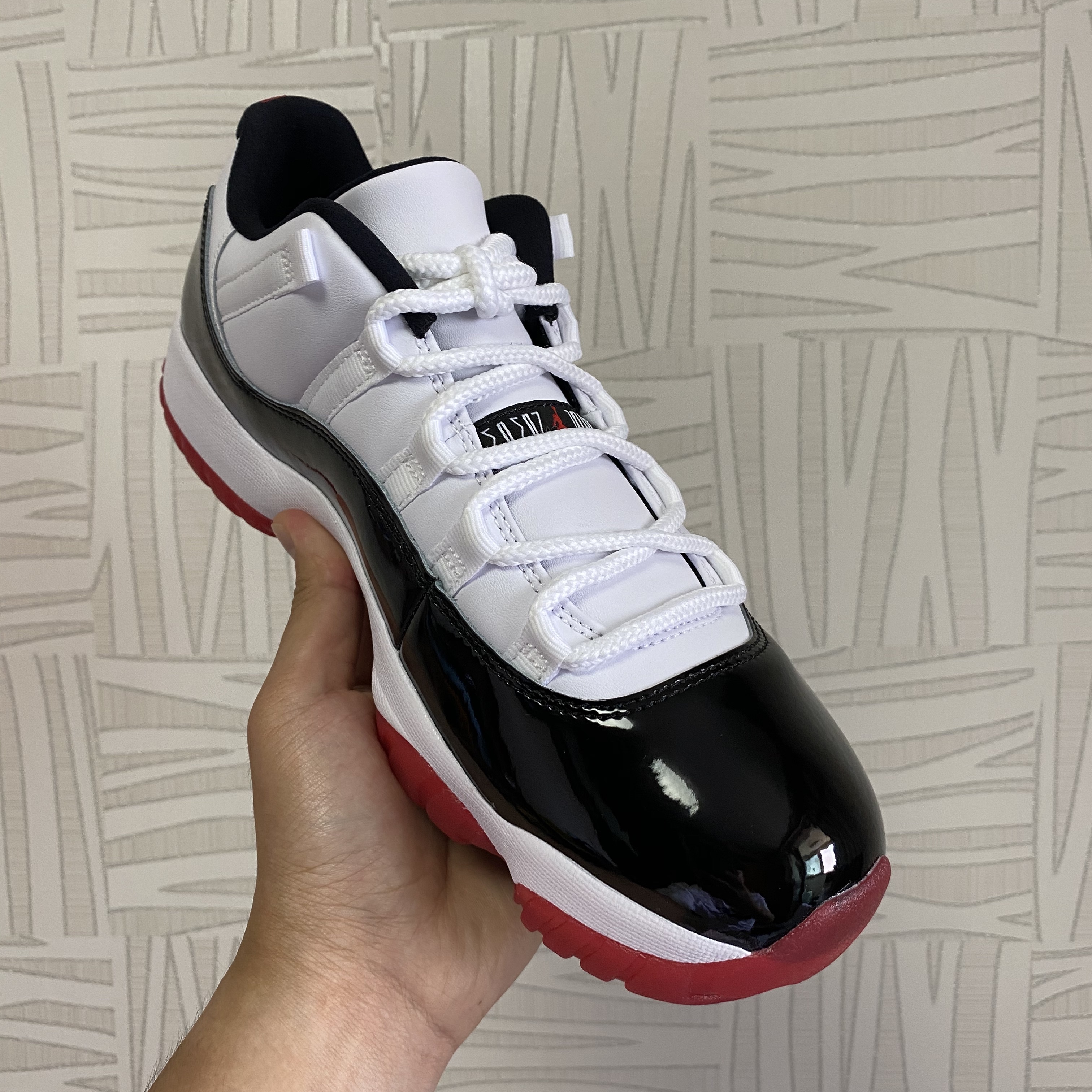 Jordan 11 Retro Low Concord Bred 착용 스타일 - 2