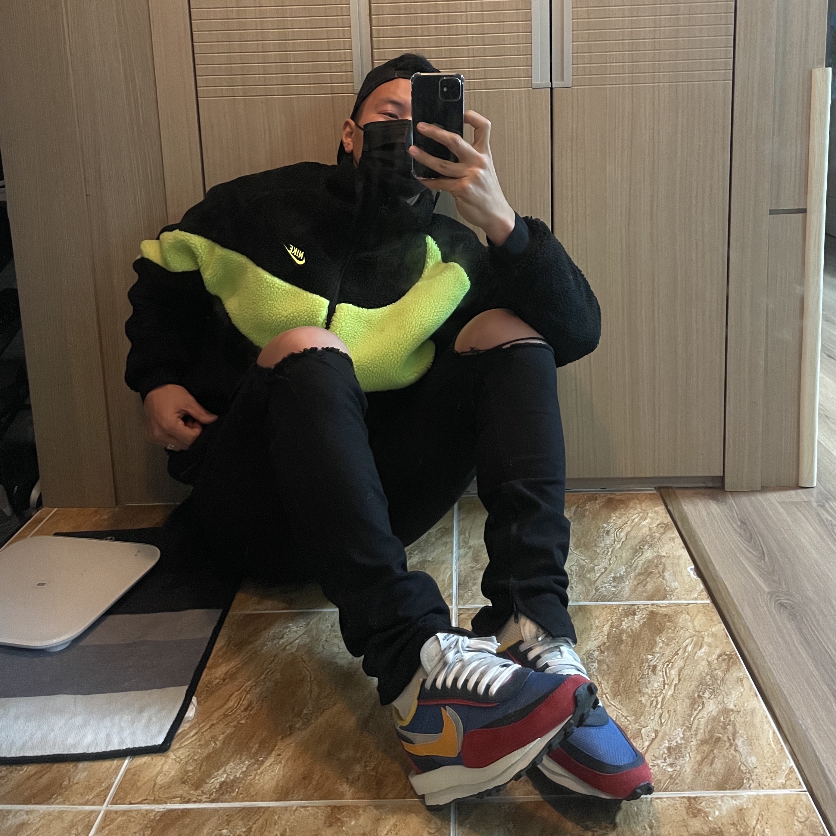 Nike x Sacai LDWaffle Blue Multi, Nike Big Swoosh Full Zip Jacket Black Volt 착용 스타일