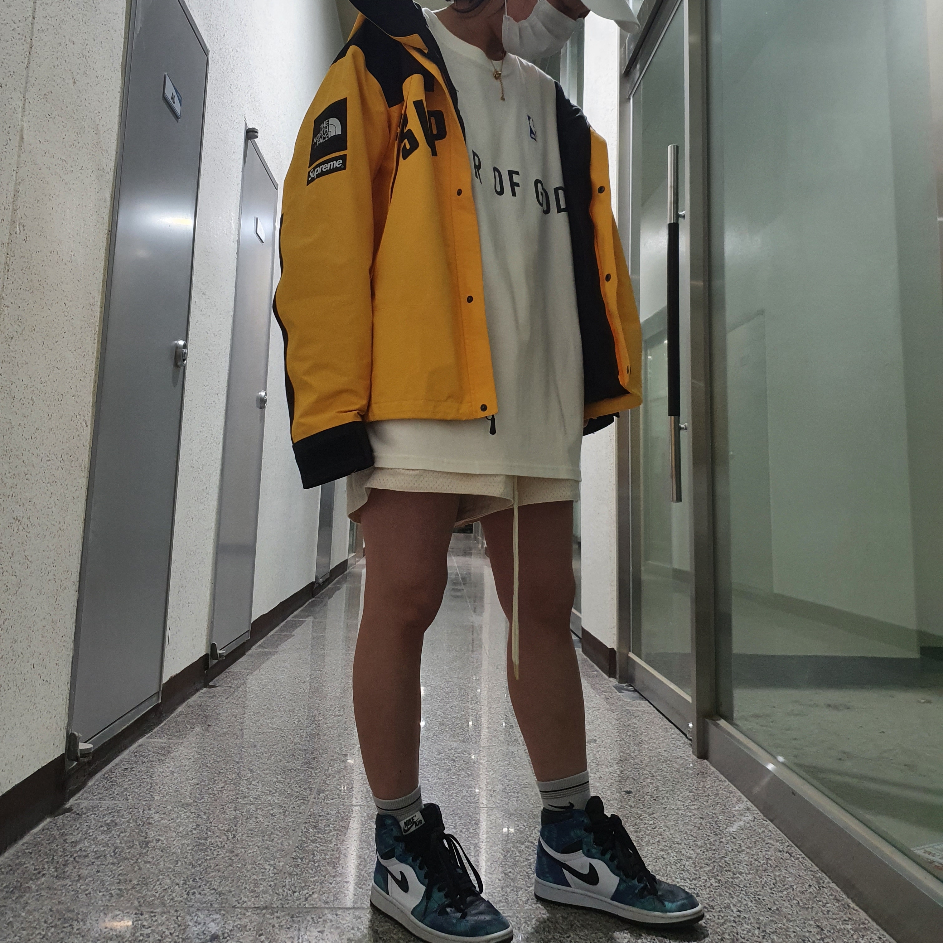 Nike x Fear of God Basketball Shorts String, Nike x Fear of God Warm Up T-Shirt Pale Ivory 착용 스타일