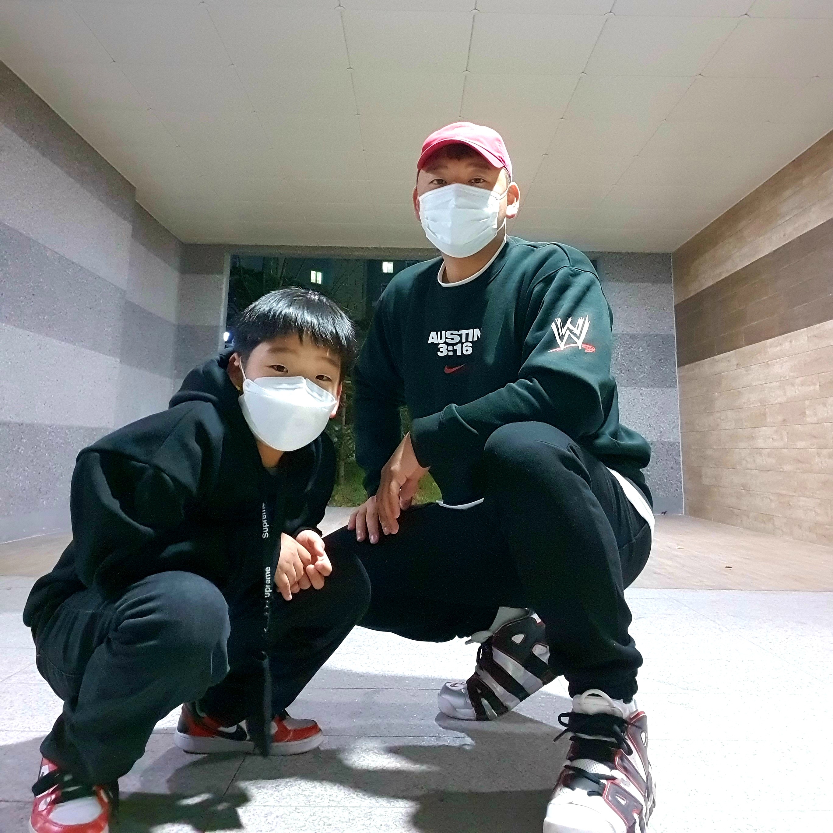 Nike Air More Uptempo White Varsity Red 2018 착용 스타일