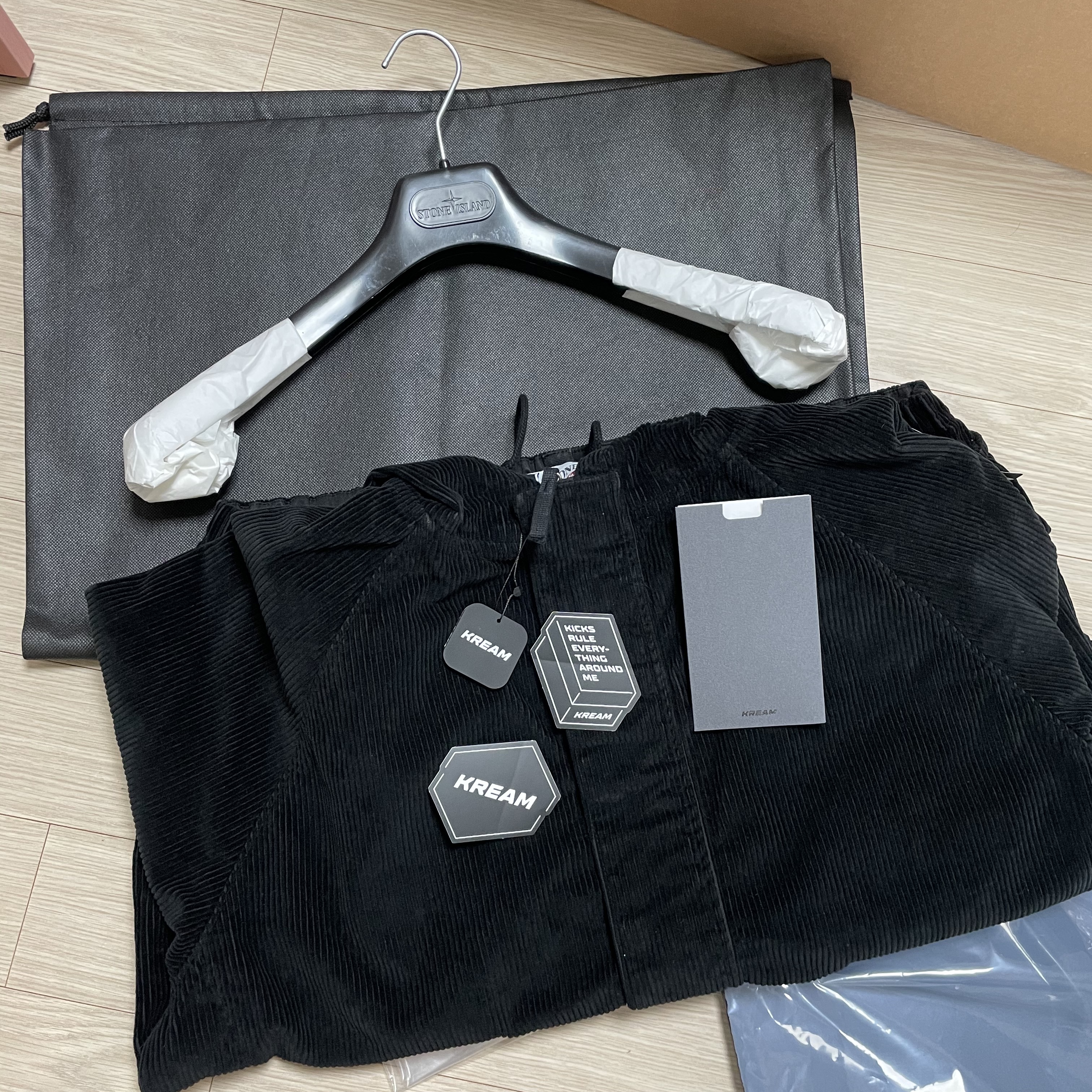 Supreme x Stone Island Corduroy Jacket Black - 20FW 착용 스타일 - 1