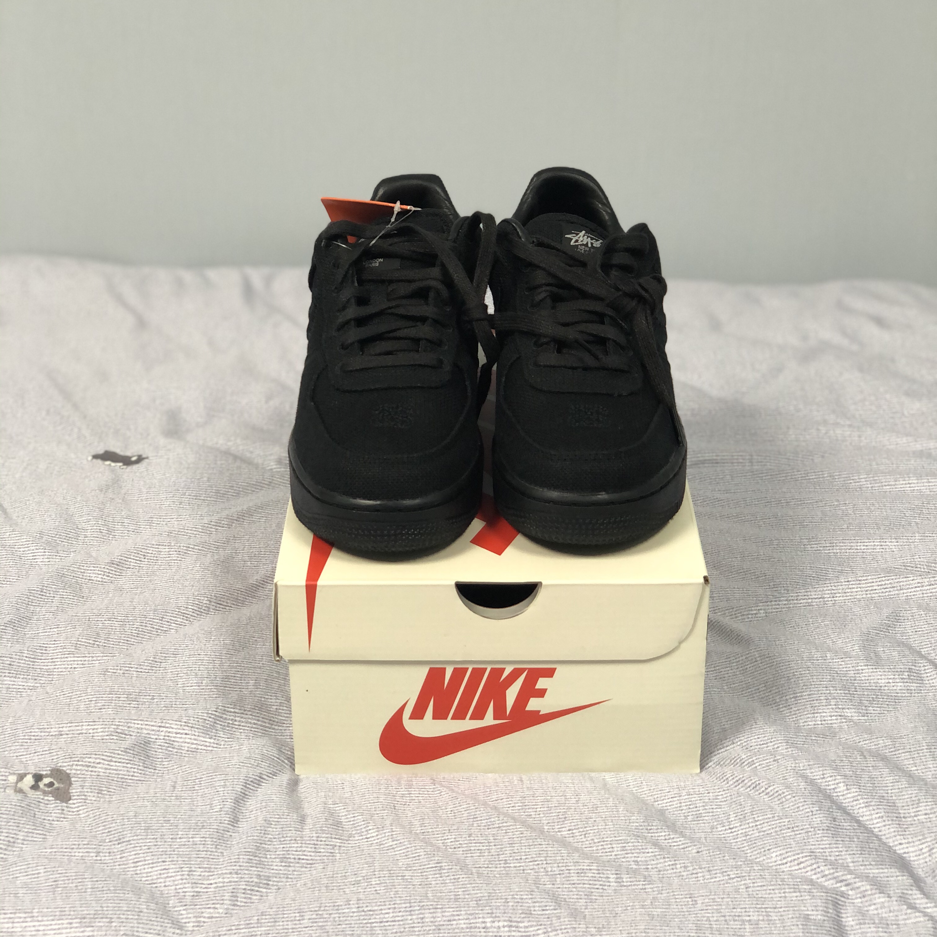 Nike x Stussy Air Force 1 Low Triple Black 착용 스타일 - 1