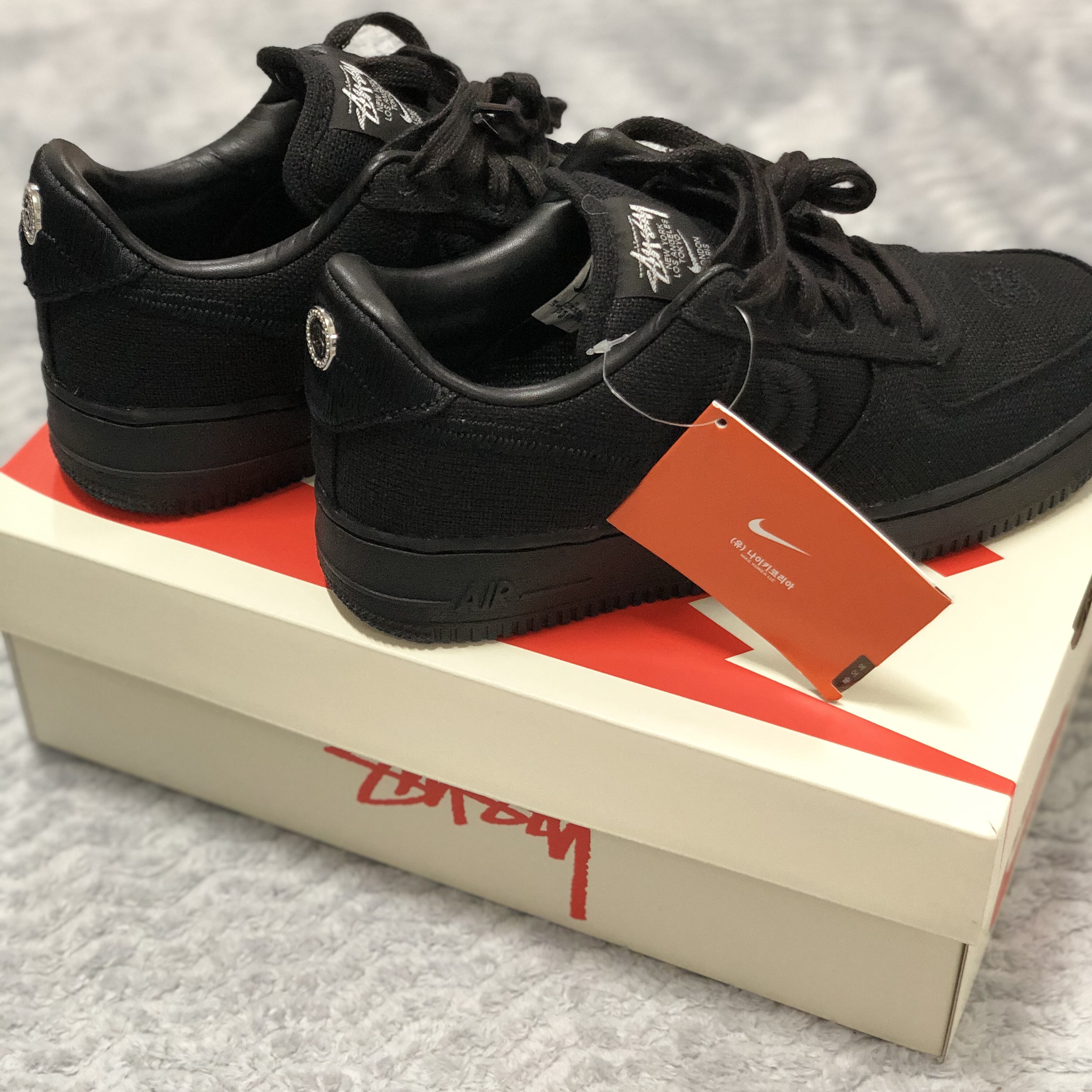 Nike x Stussy Air Force 1 Low Triple Black 착용 스타일