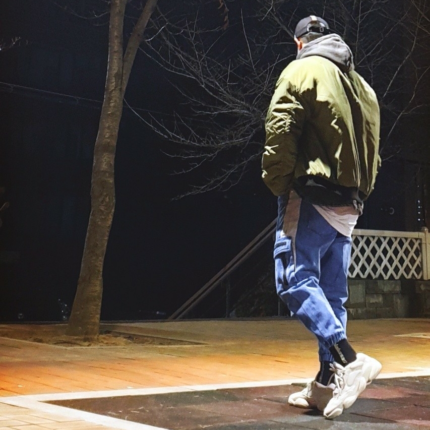 Adidas Yeezy 500 Blush 2018 착용 스타일 - 3