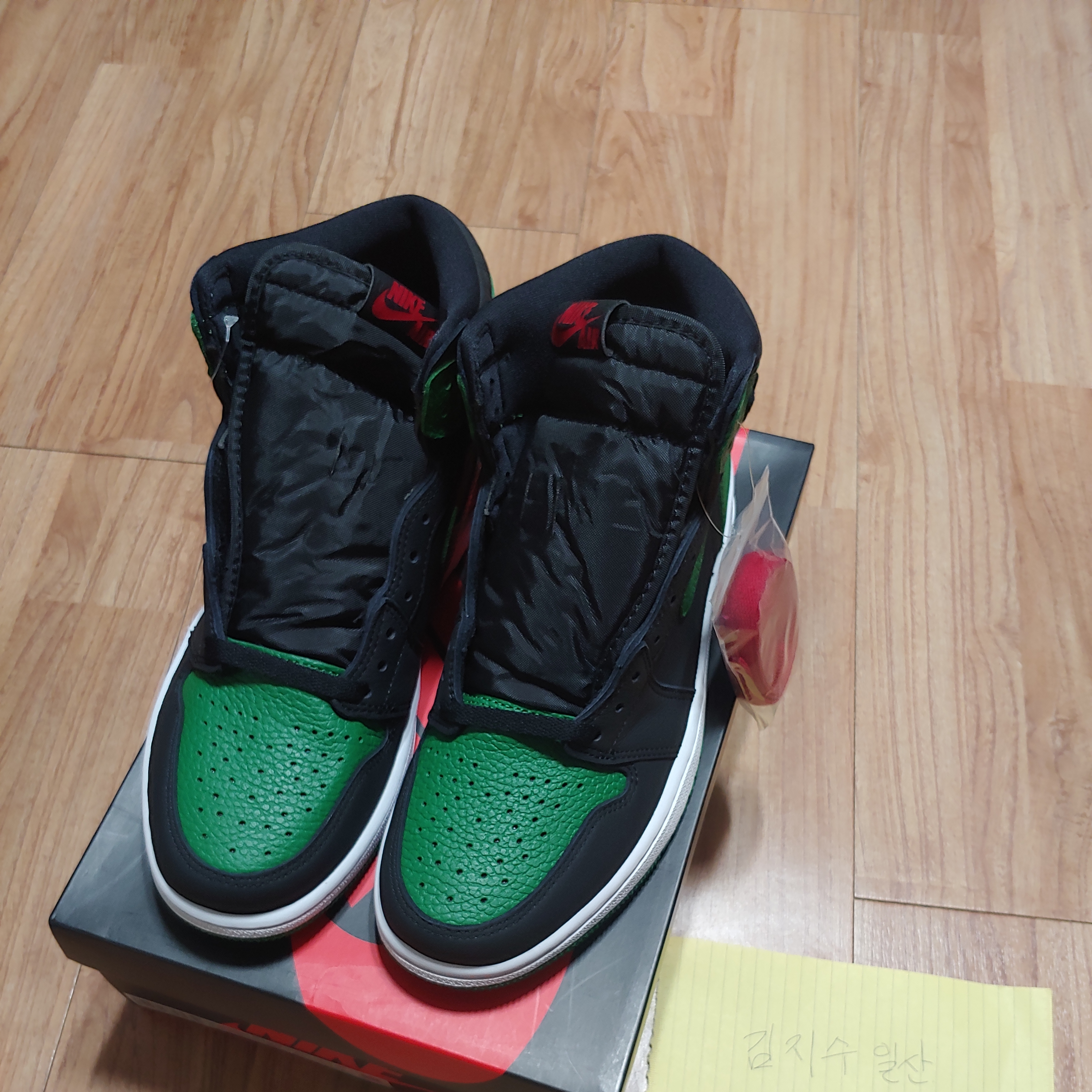 Jordan 1 Retro High OG Pine Green Black 착용 스타일 - 3