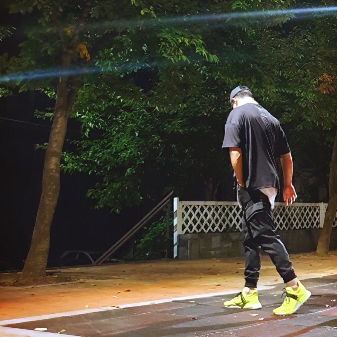 Adidas x Pharrell Williams Hu NMD Trail Now Is Her Time Solar Yellow 착용 스타일 - 2