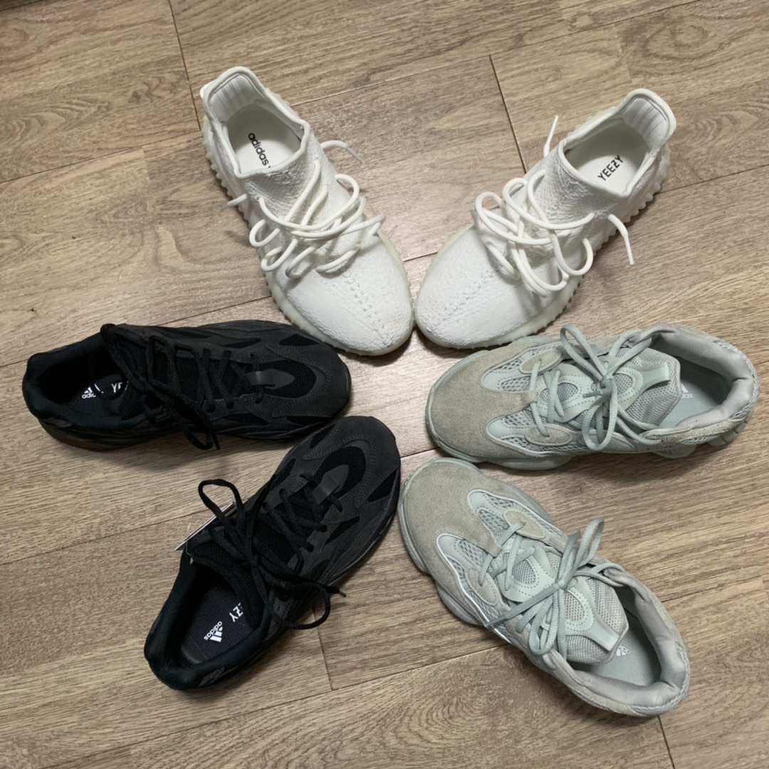Adidas Yeezy Boost 350 V2 Cream/Triple White 착용 스타일