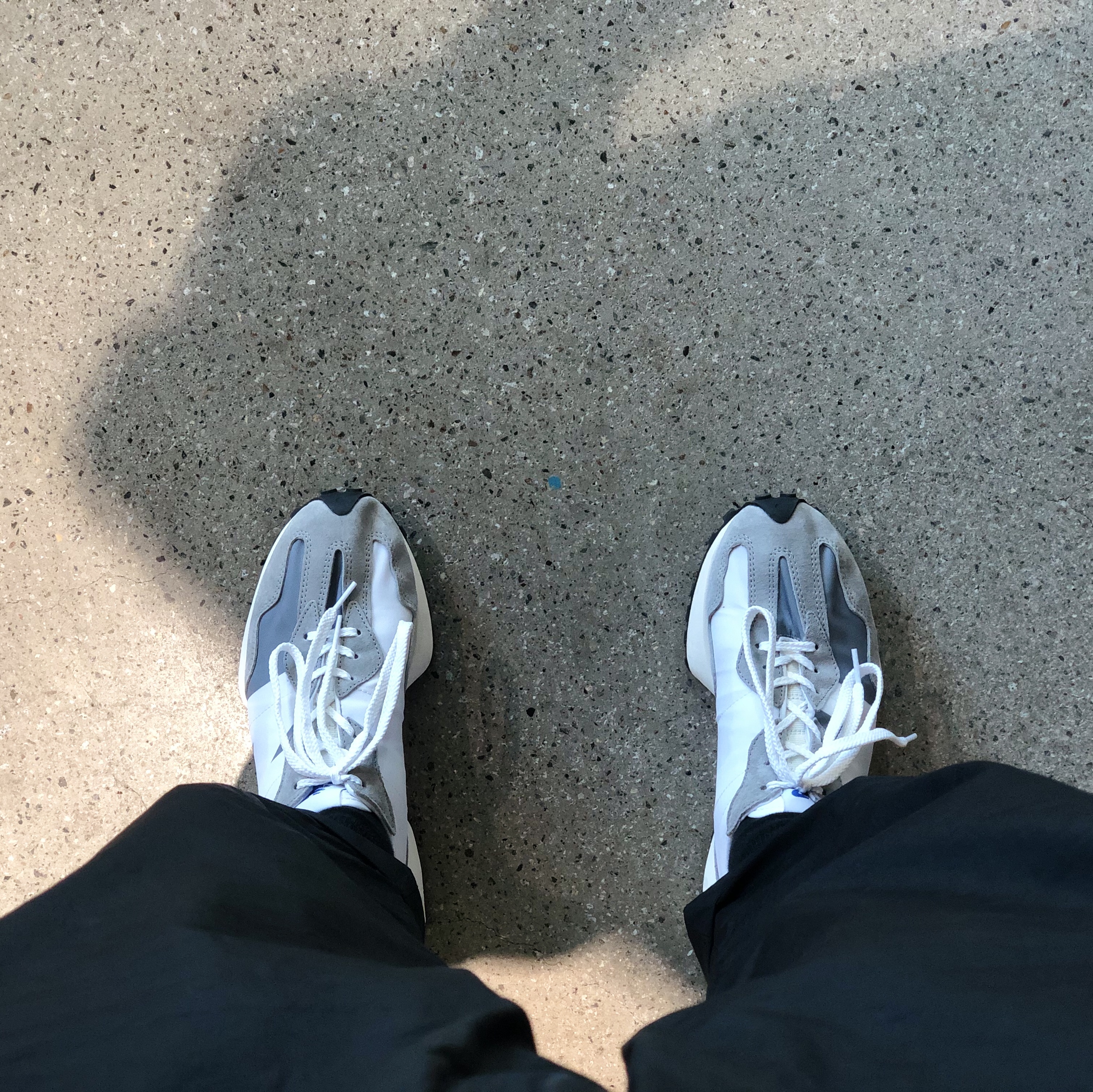New Balance 327 Grey 착용 스타일