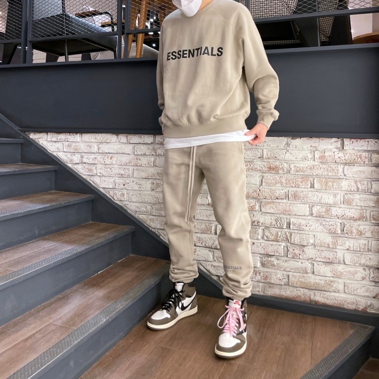 Jordan 1 x Travis Scott Retro High OG SP Mocha, Essentials Sweatpants String Tan - 20SS 착용 스타일 - 5