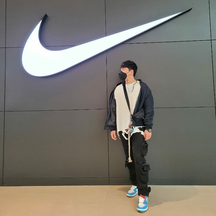 Jordan 1 x Off-White Retro High University Blue 착용 스타일