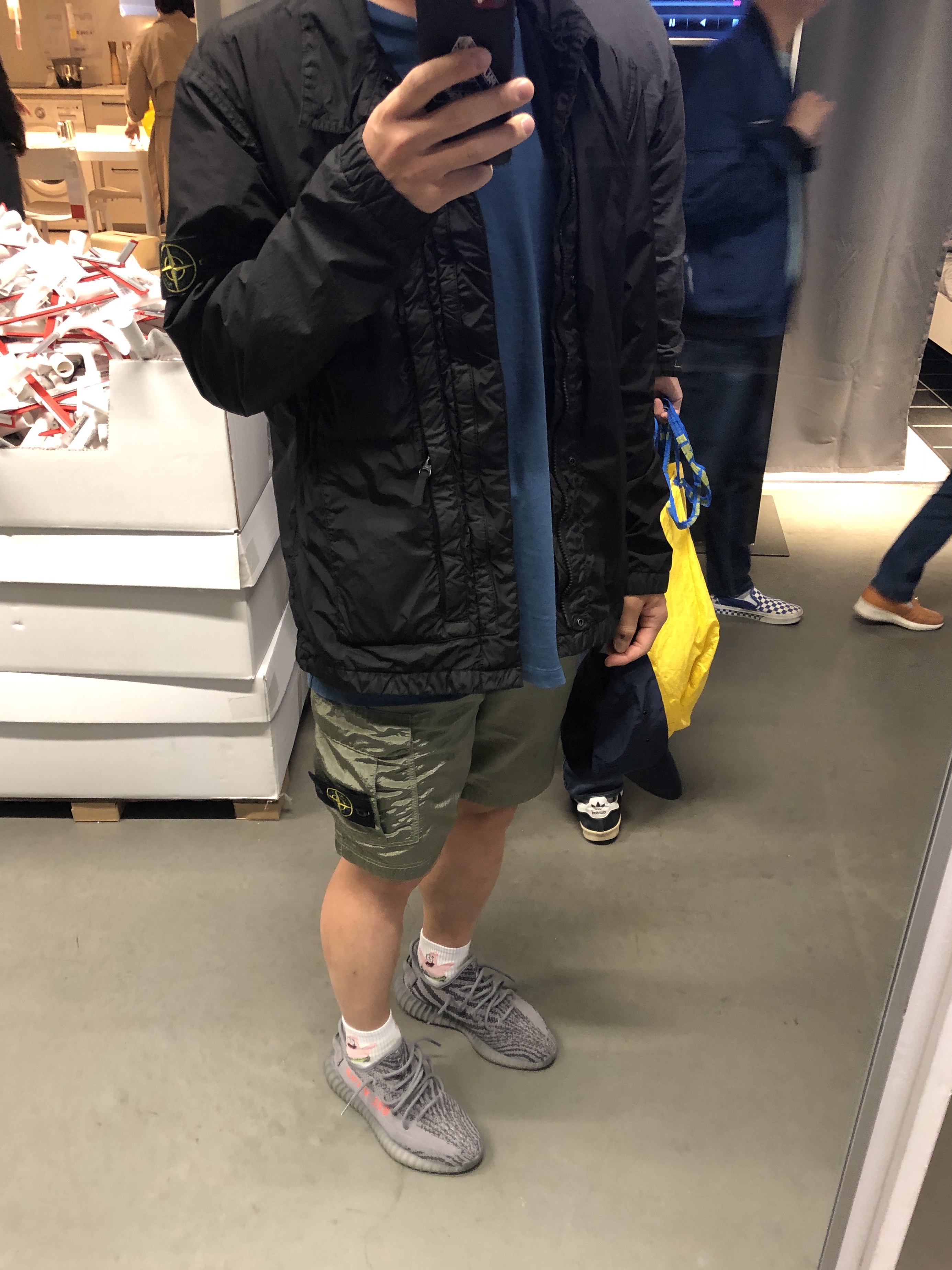 Adidas Yeezy Boost 350 V2 Beluga 2.0 착용 스타일