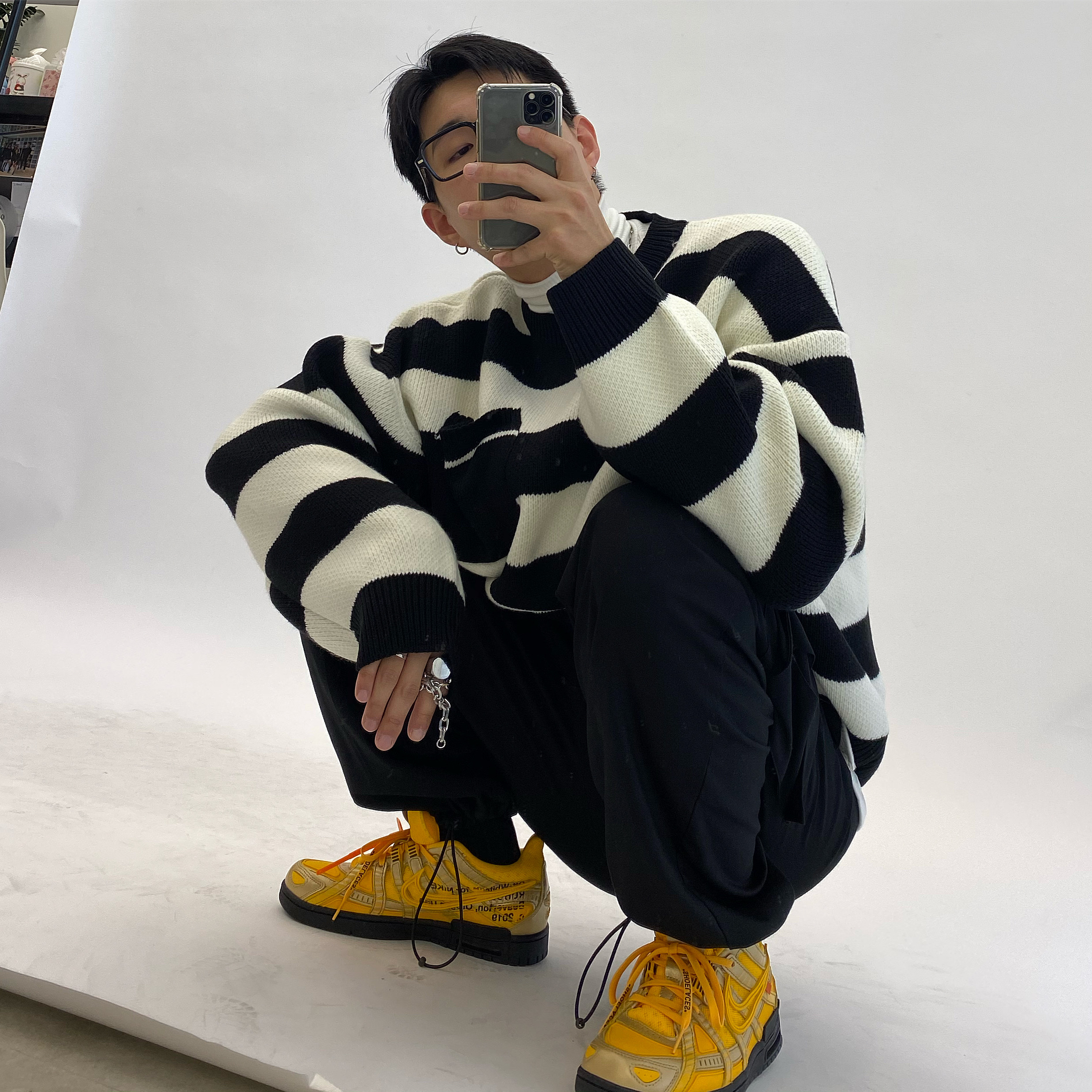 Nike x Off-White Air Rubber Dunk University Gold 착용 스타일