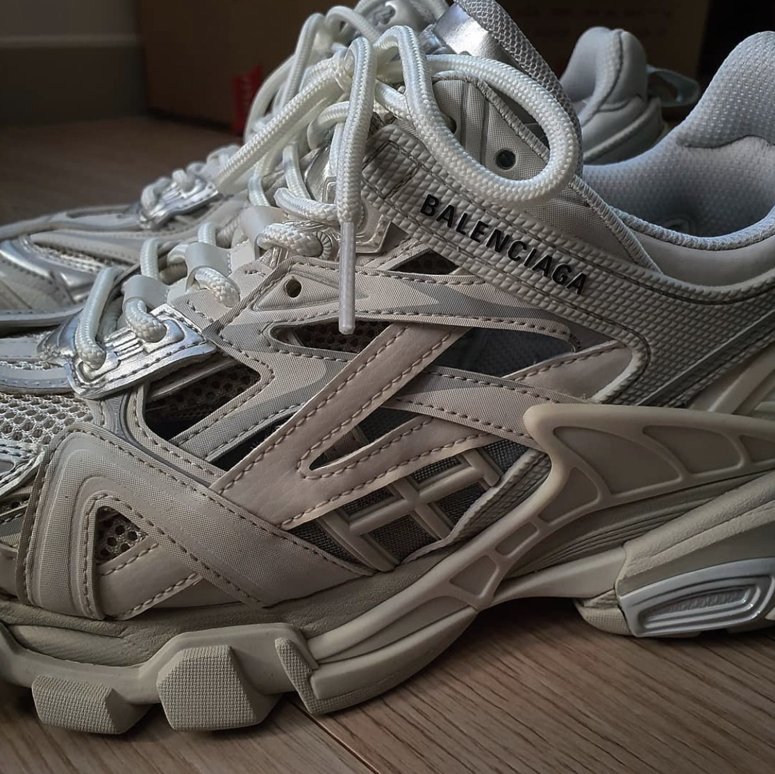 Balenciaga Track.2 Sneakers White 착용 스타일
