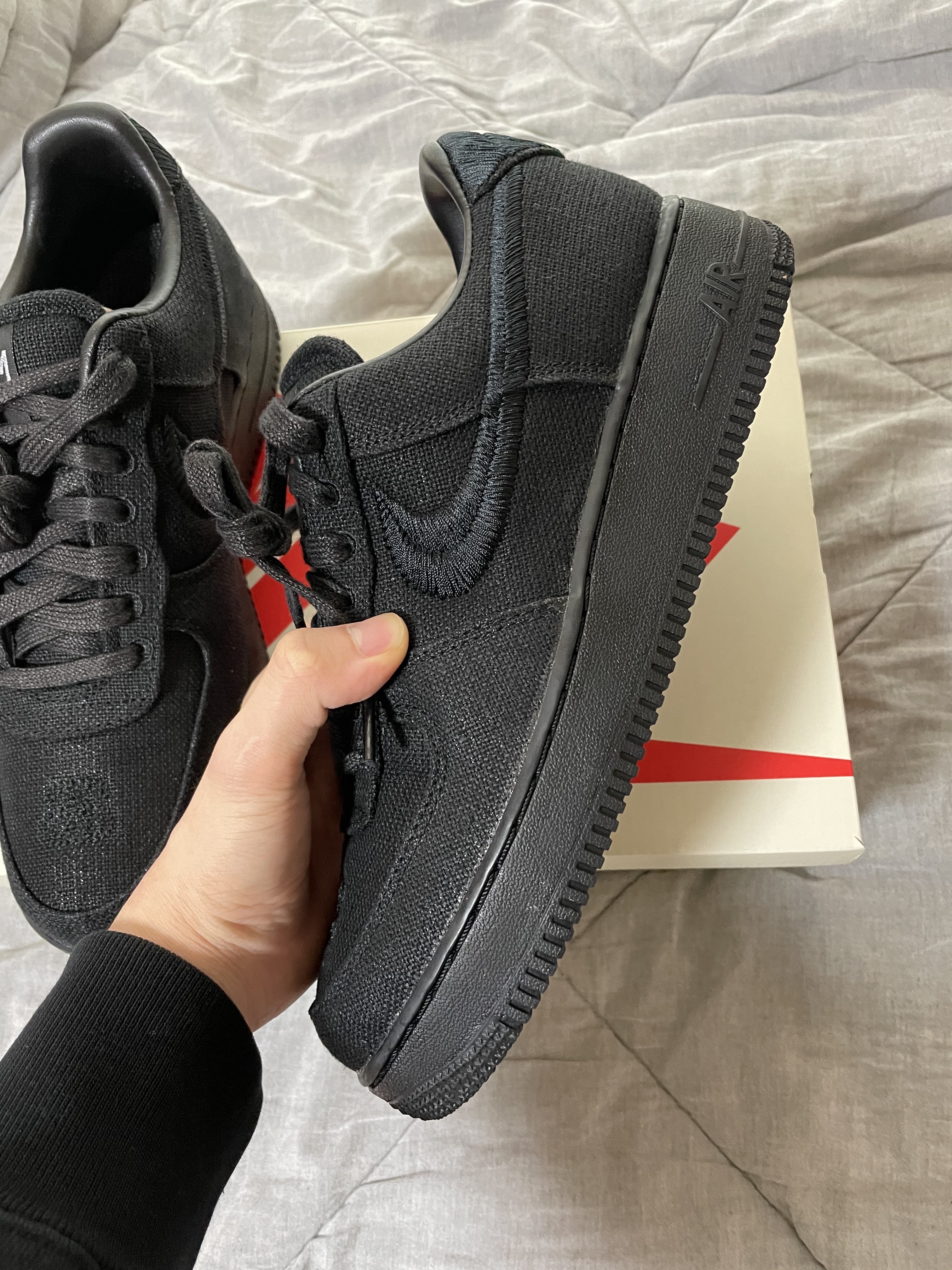 Nike x Stussy Air Force 1 Low Triple Black 착용 스타일 - 1