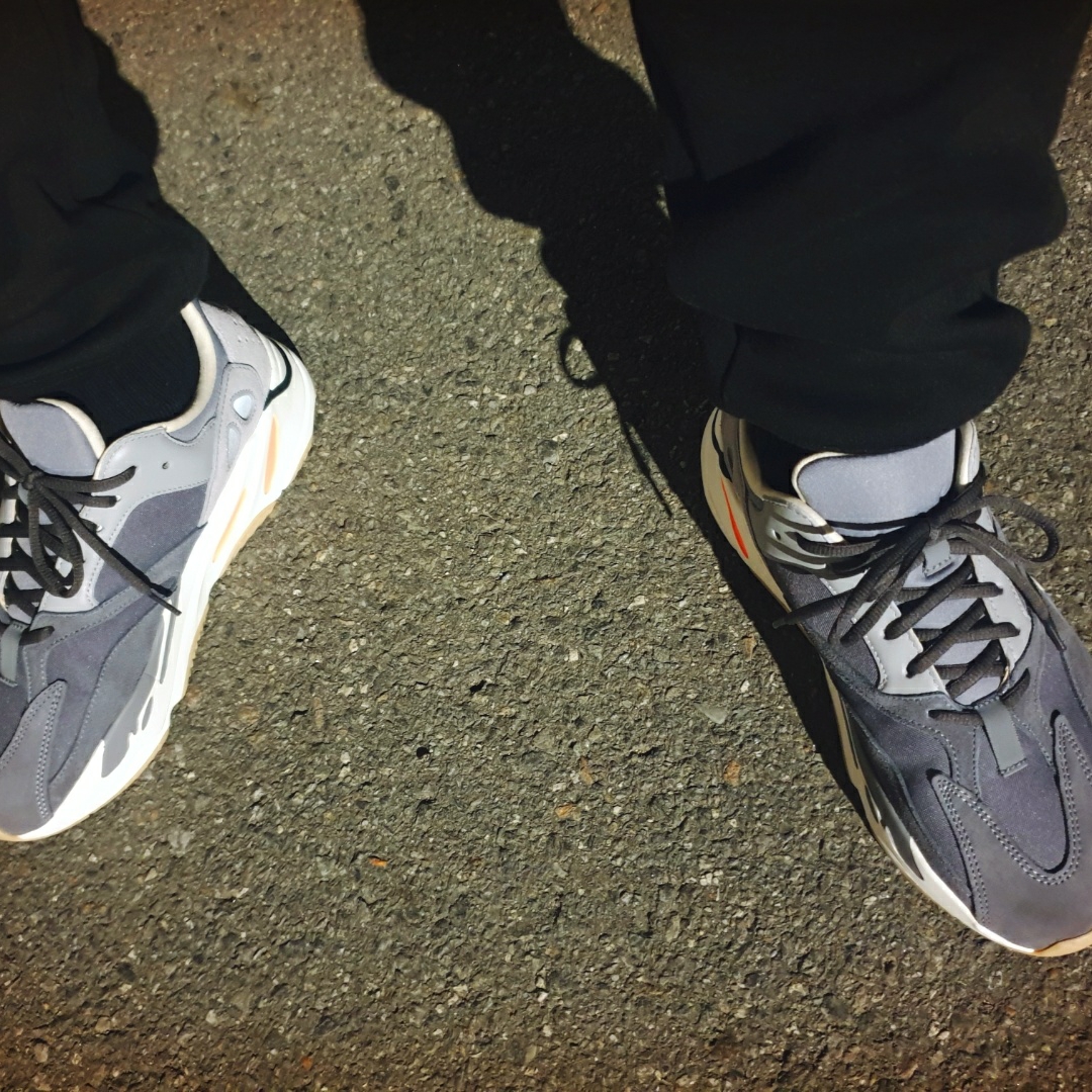 Adidas Yeezy Boost 700 Magnet 착용 스타일 - 4