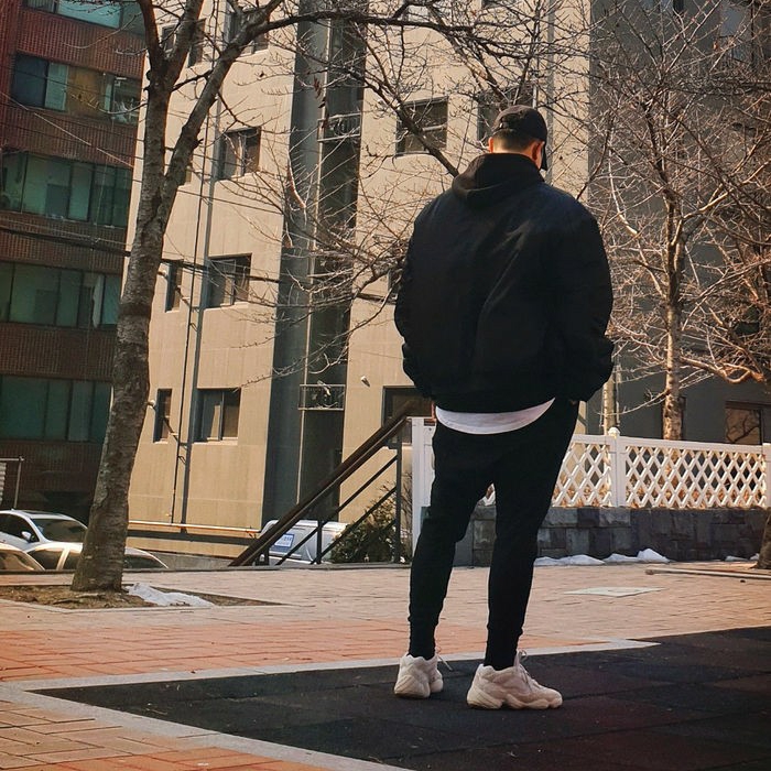 Adidas Yeezy 500 Blush 2018 착용 스타일 - 2