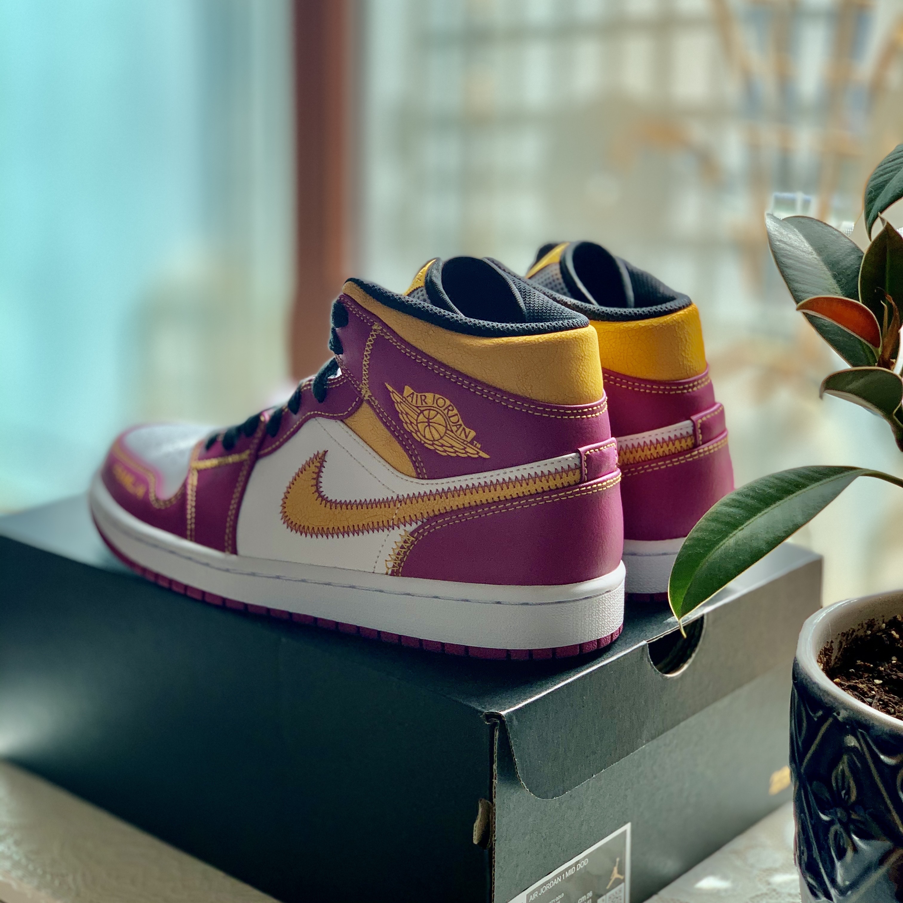 Jordan 1 Mid DOD Familia 착용 스타일 - 2