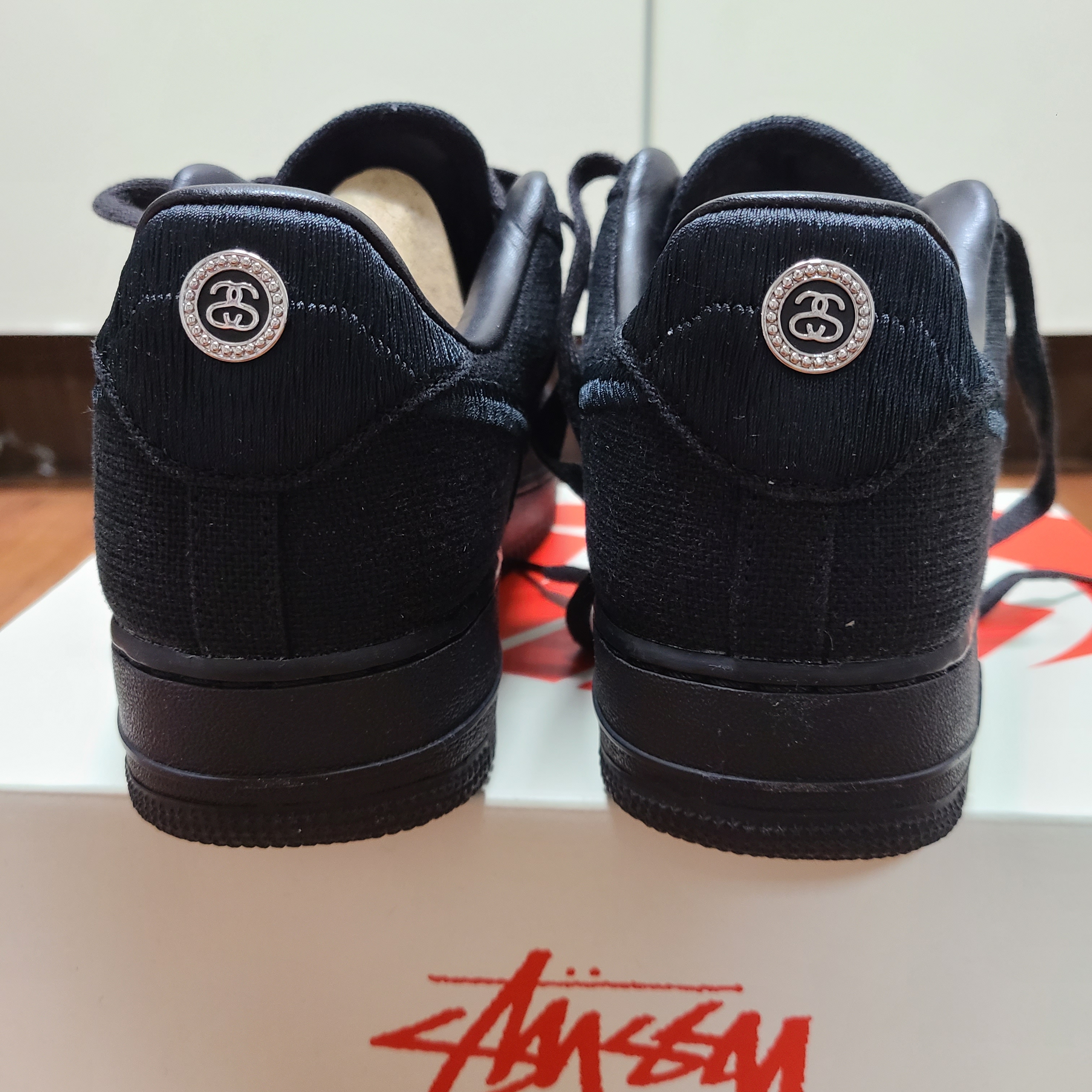 Nike x Stussy Air Force 1 Low Triple Black 착용 스타일 - 5