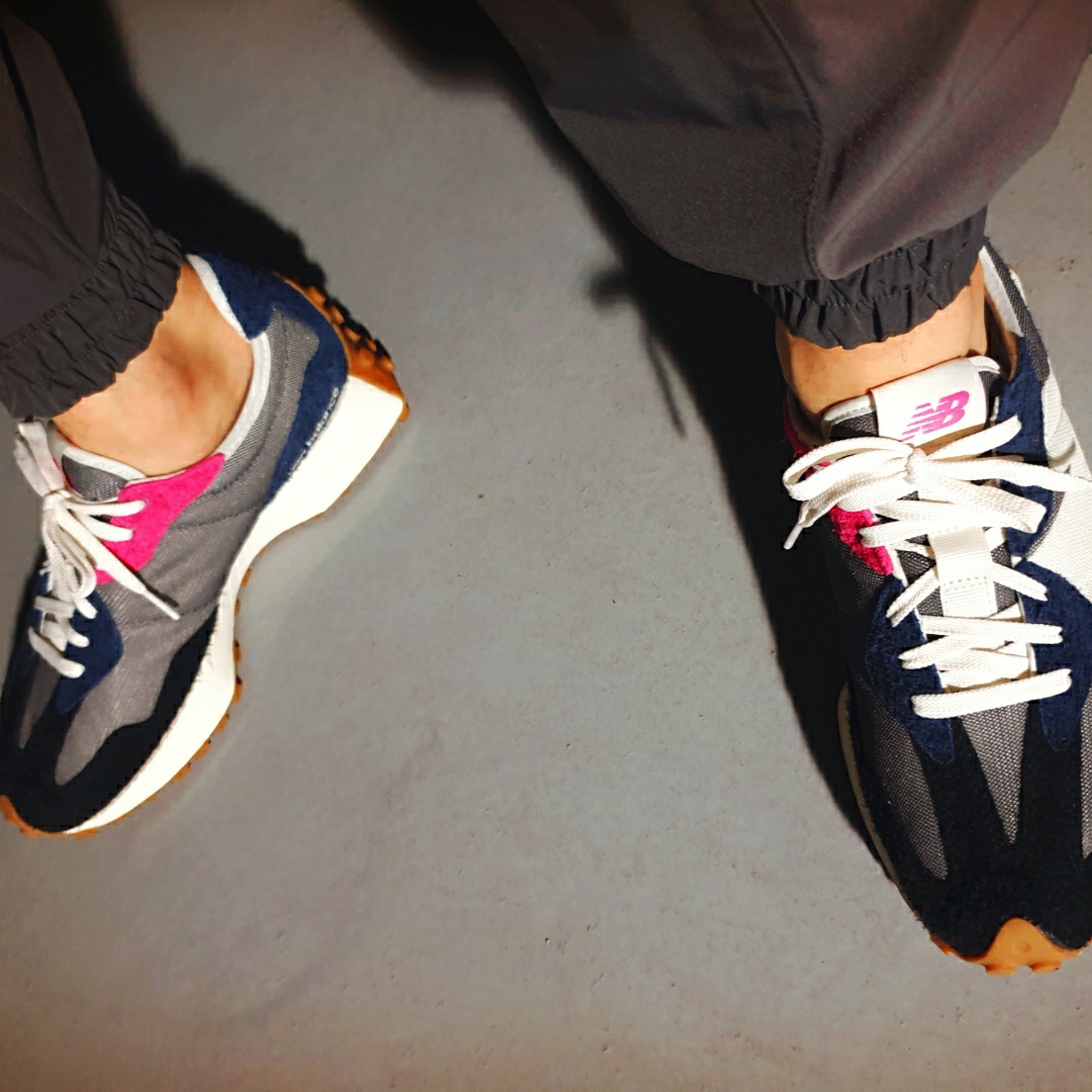 New Balance 327 Castlerock 착용 스타일 - 2