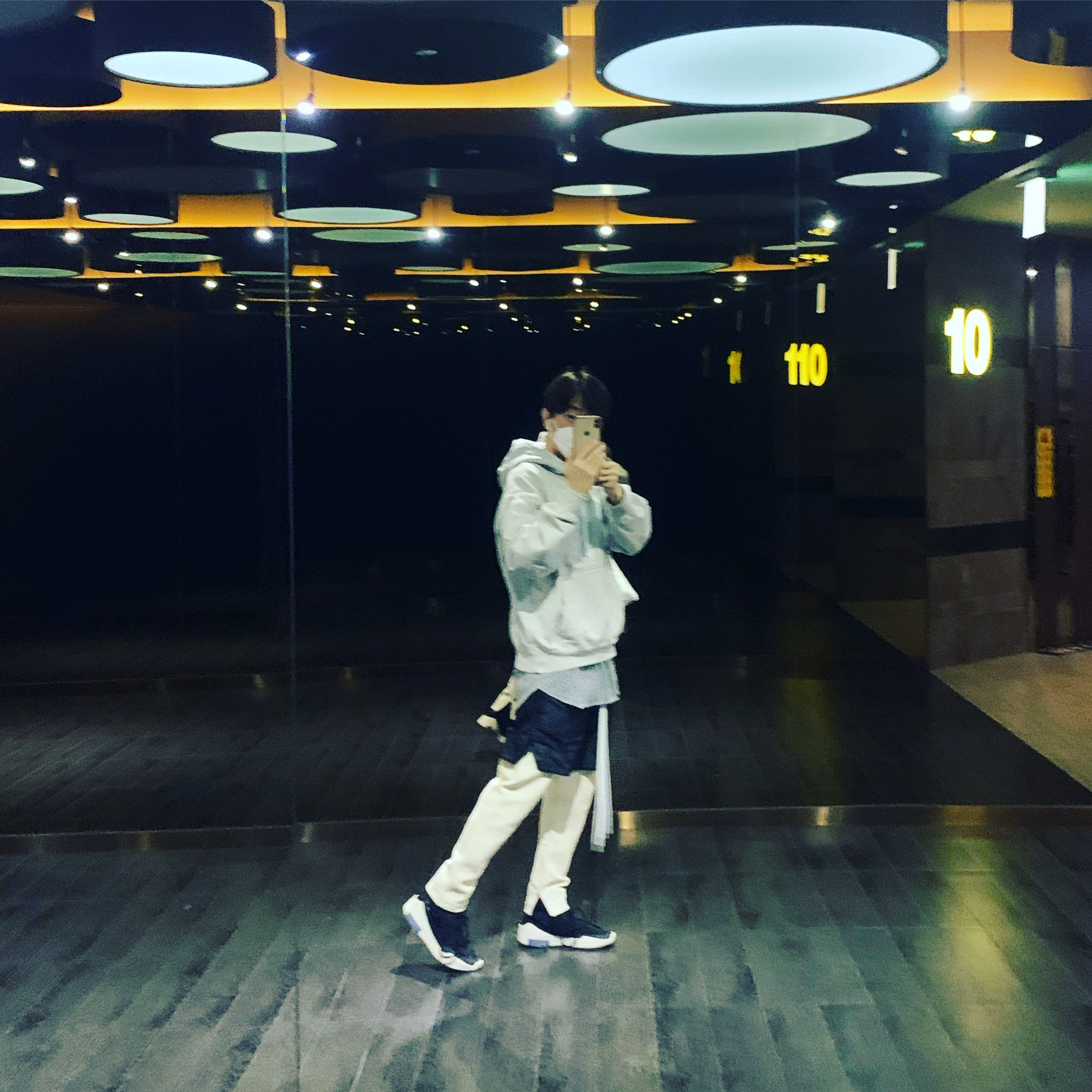 Nike x Fear of God Air Fear of God SA Black, Nike M NRG Hoodie Grey Heather 착용 스타일