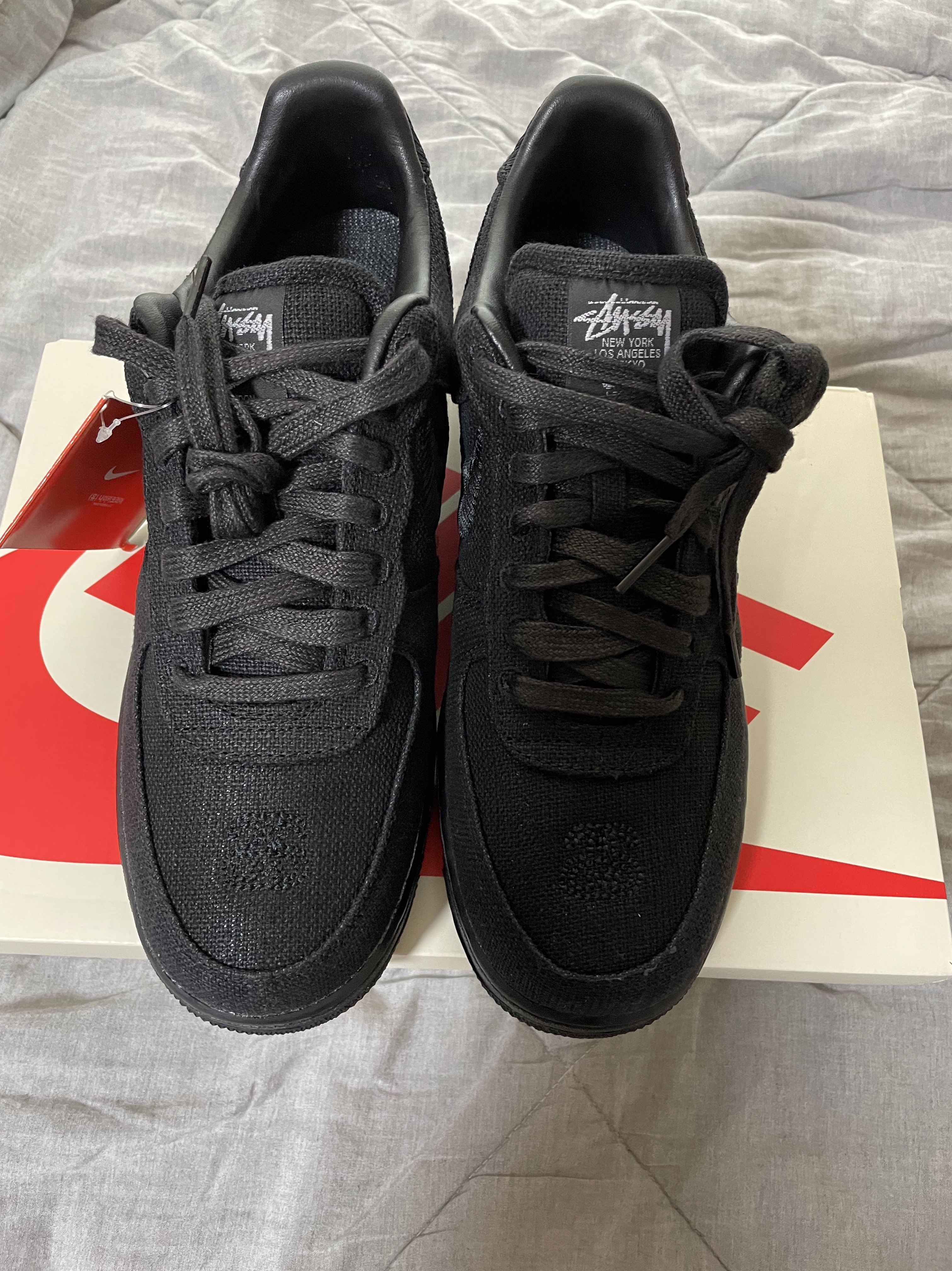 Nike x Stussy Air Force 1 Low Triple Black 착용 스타일 - 2