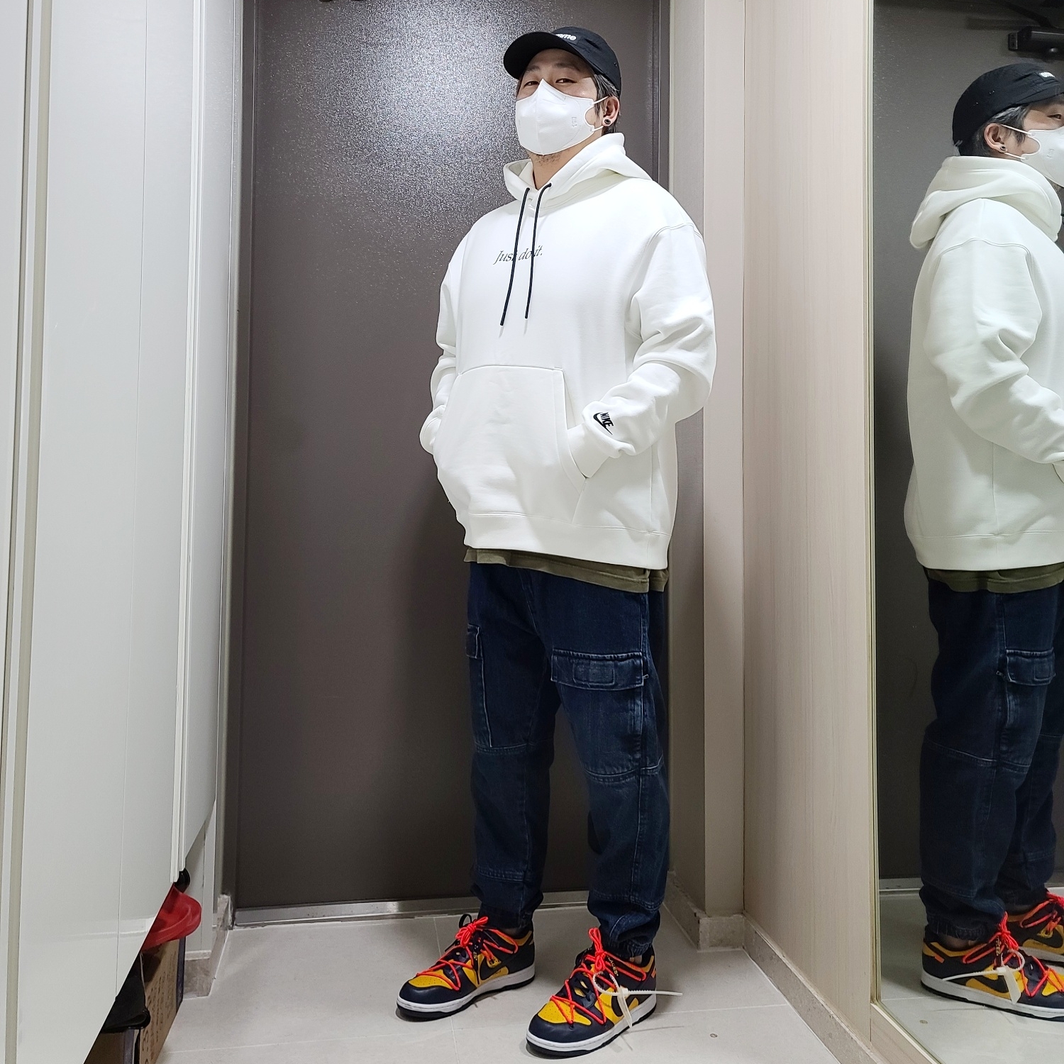 Nike x Off-White Dunk Low University Gold Midnight Navy 착용 스타일