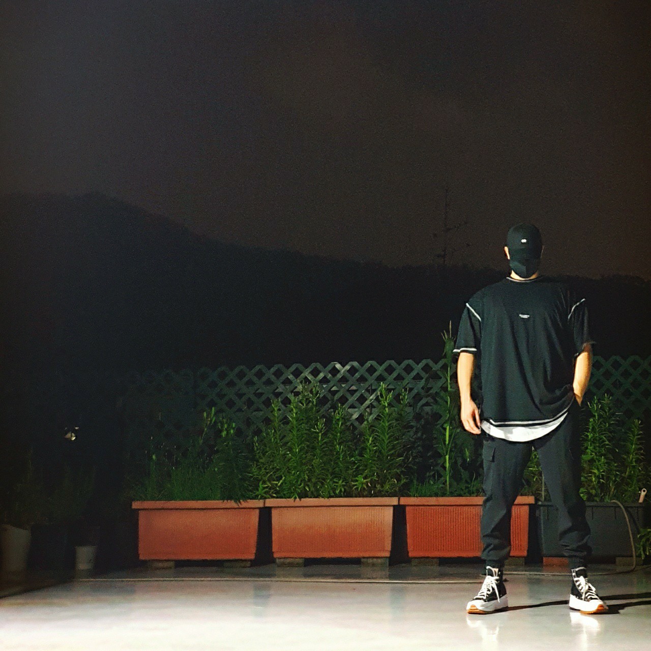 Converse Run Star Hike Hi Black White Gum 착용 스타일 - 1