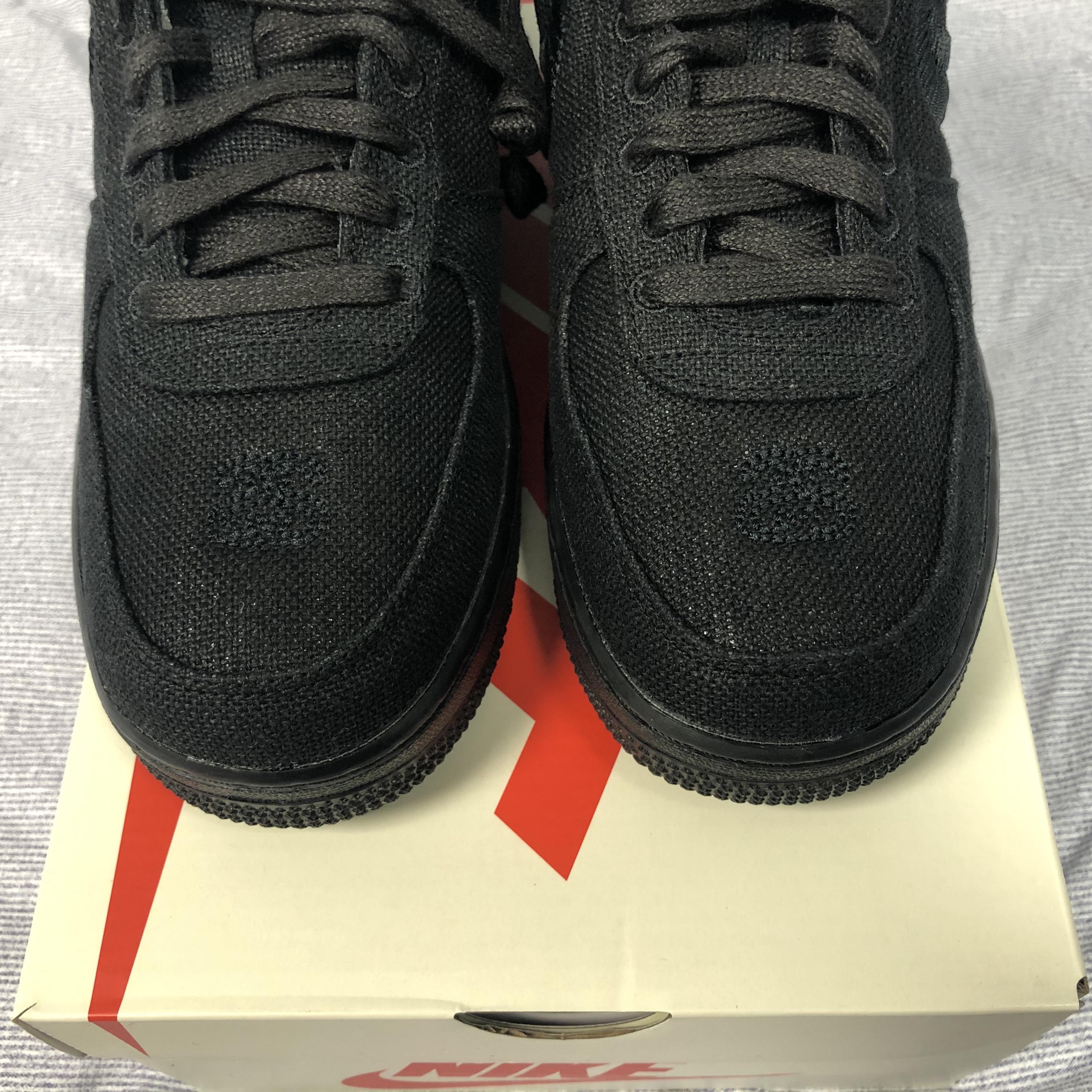 Nike x Stussy Air Force 1 Low Triple Black 착용 스타일 - 2