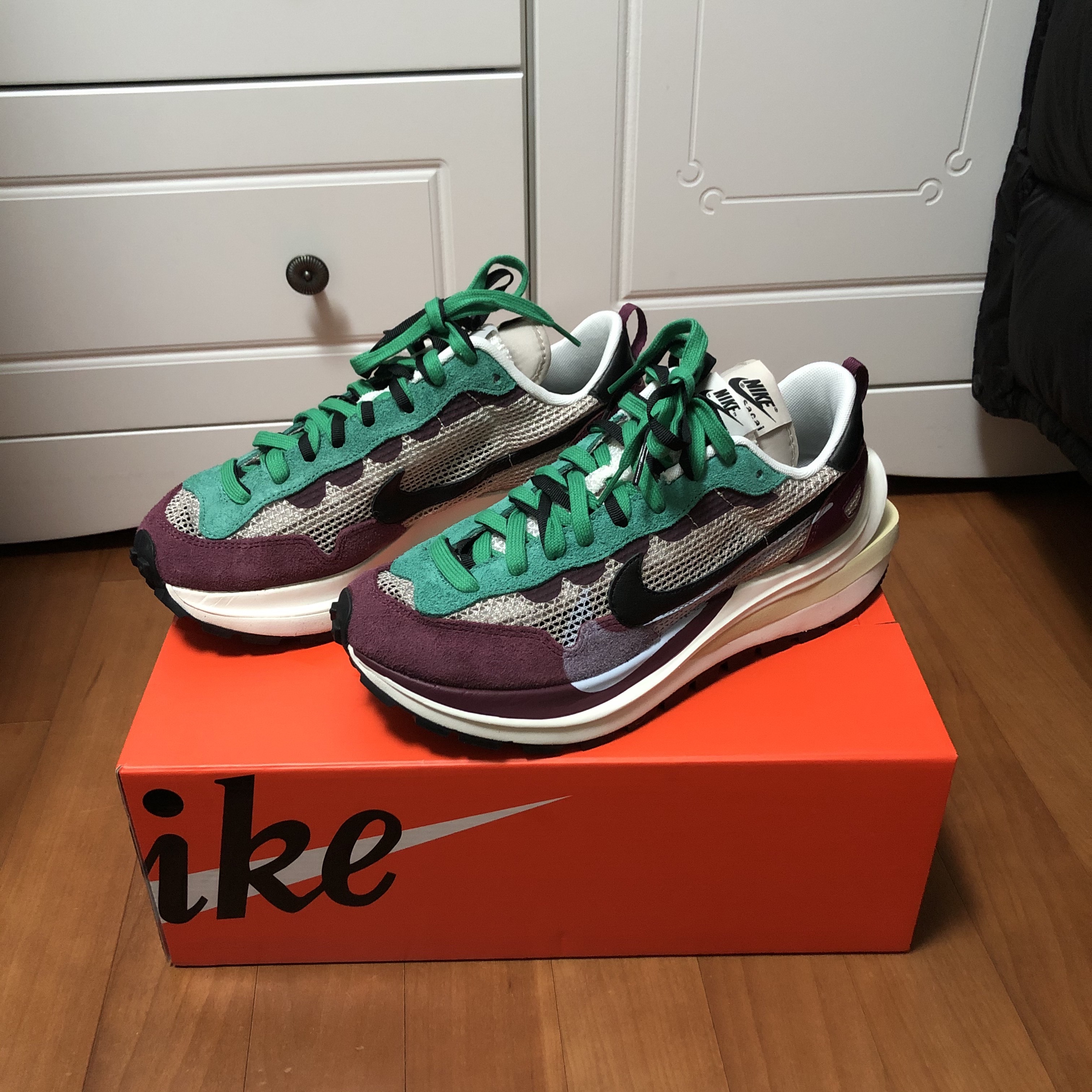 Nike x Sacai VaporWaffle String & Black Villain Red 착용 스타일