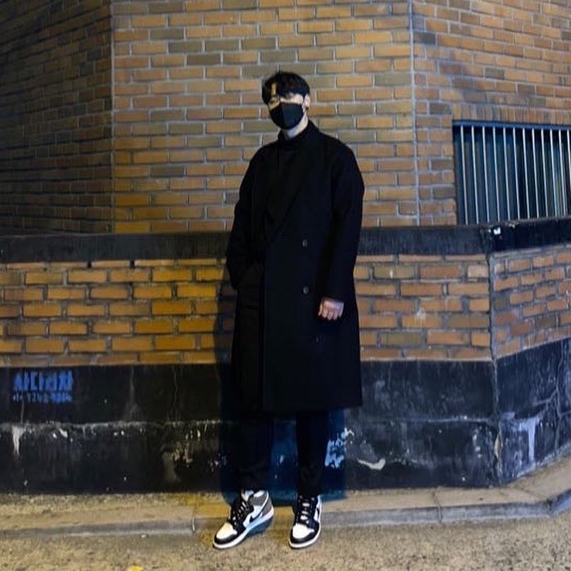 Jordan 1 Retro High OG Black Mocha 착용 스타일 - 2