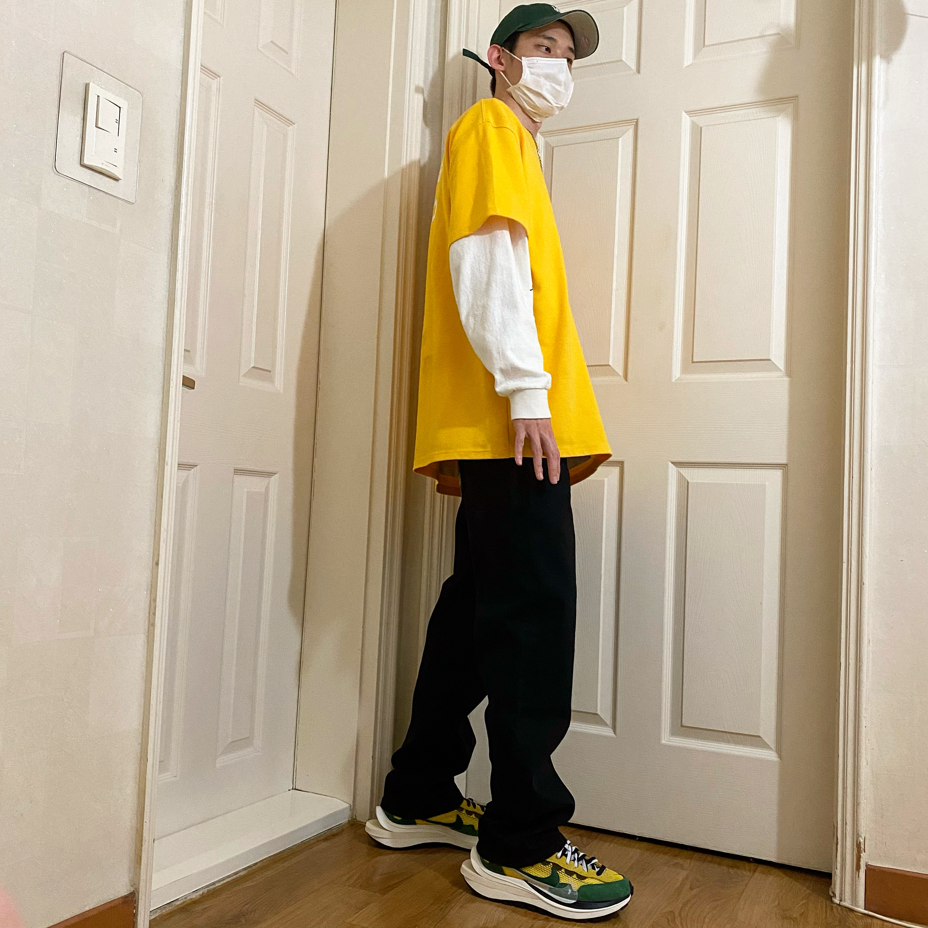 Nike x Sacai VaporWaffle Tour Yellow & Gorge Green Sail 착용 스타일