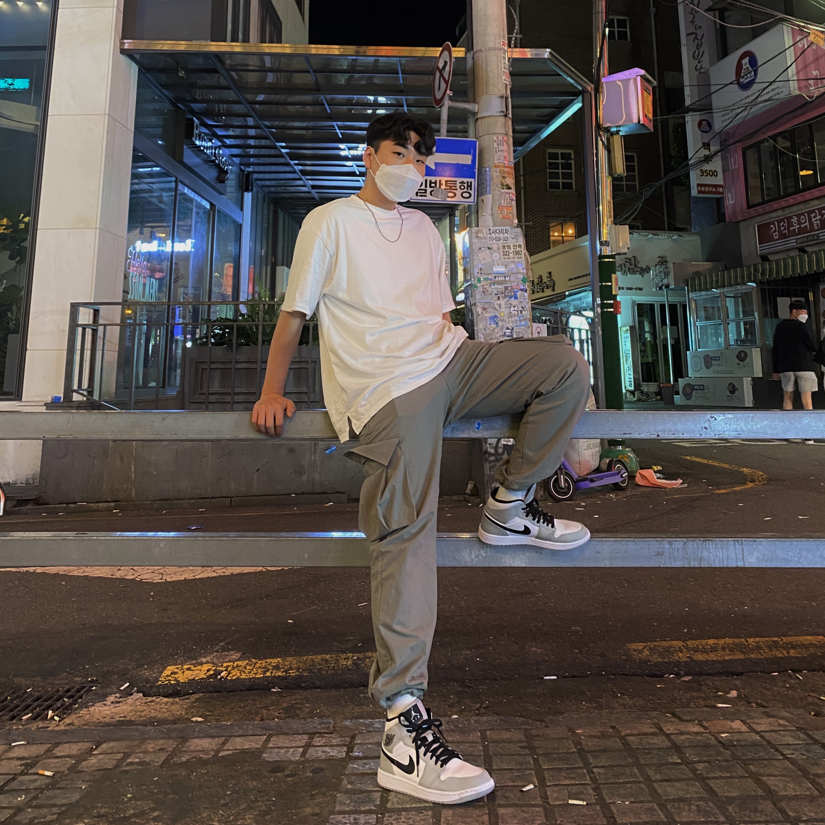 Jordan 1 Mid Light Smoke Grey 착용 스타일