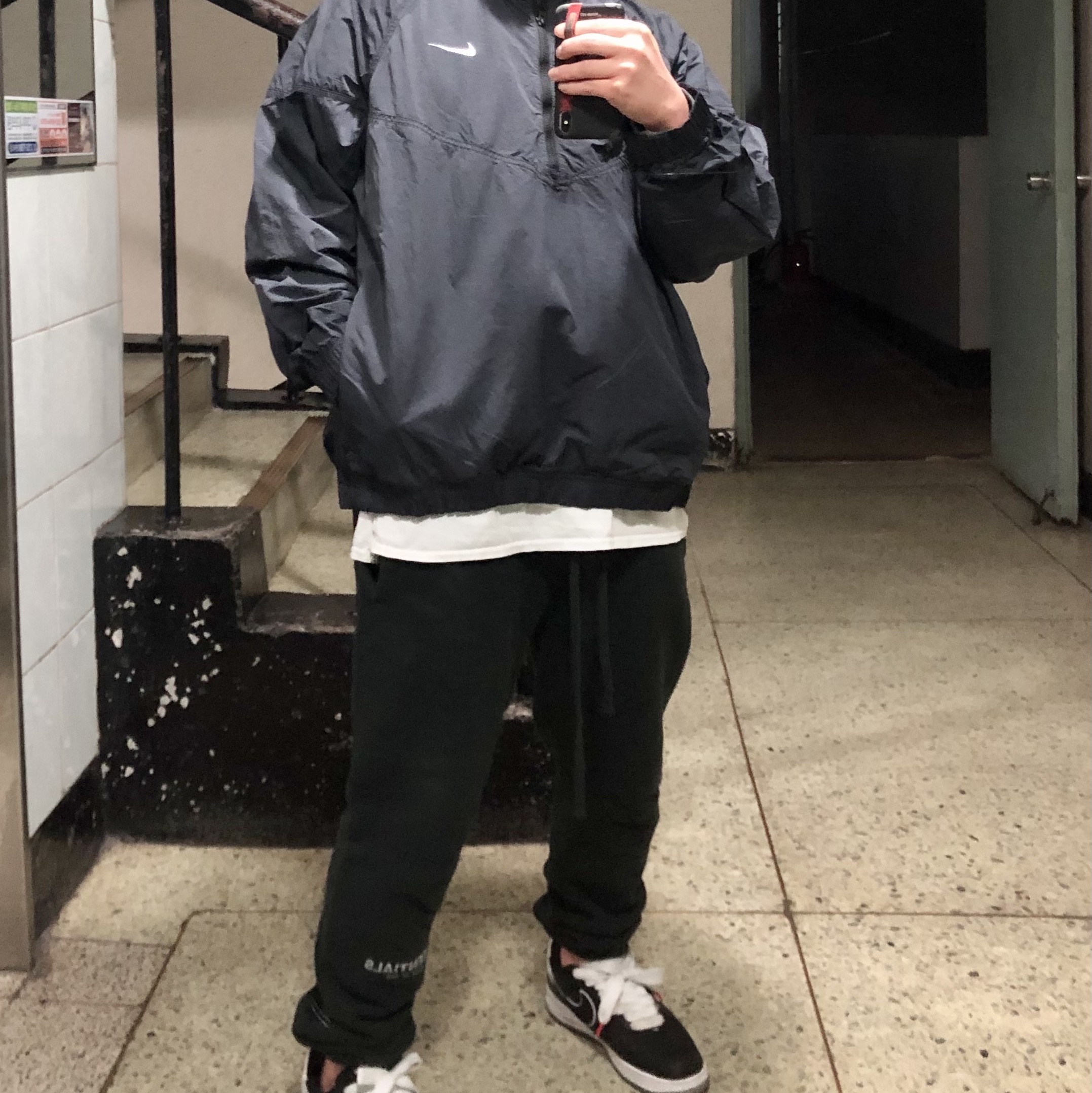 Nike x Stussy Windrunner Jacket Off Noir, Nike Air Force 1 Low Colin Kaepernick 착용 스타일
